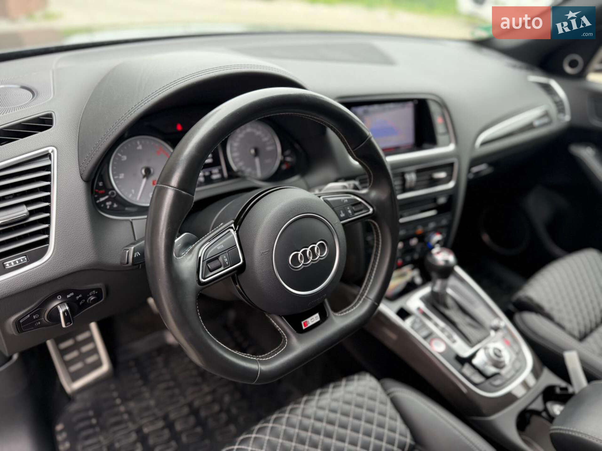 Audi SQ5 2015 VIN WAUZZZ8R0GA041251 фото оголошення 13 з 39