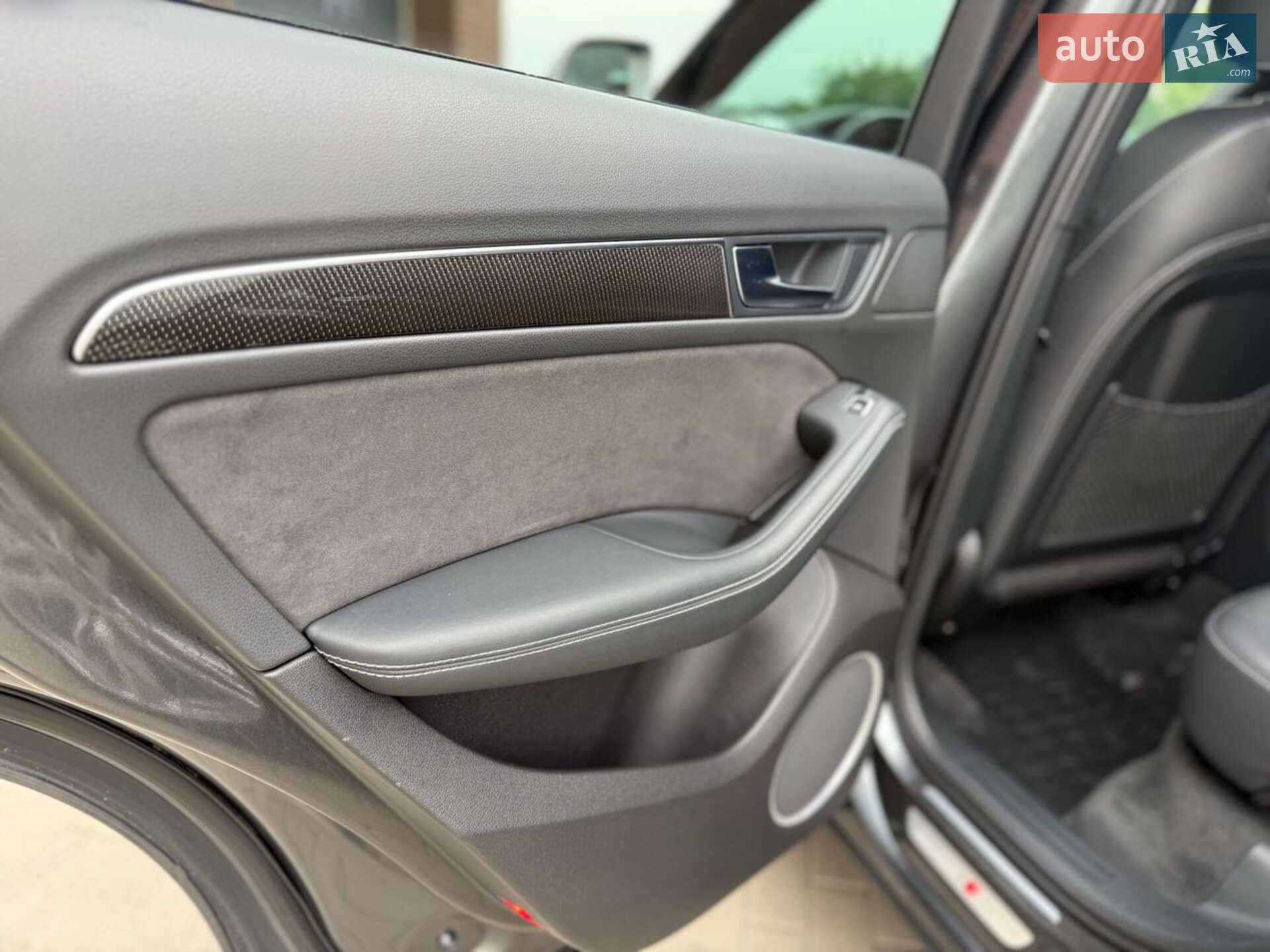 Audi SQ5 2015 VIN WAUZZZ8R0GA041251 фото оголошення 23 з 39