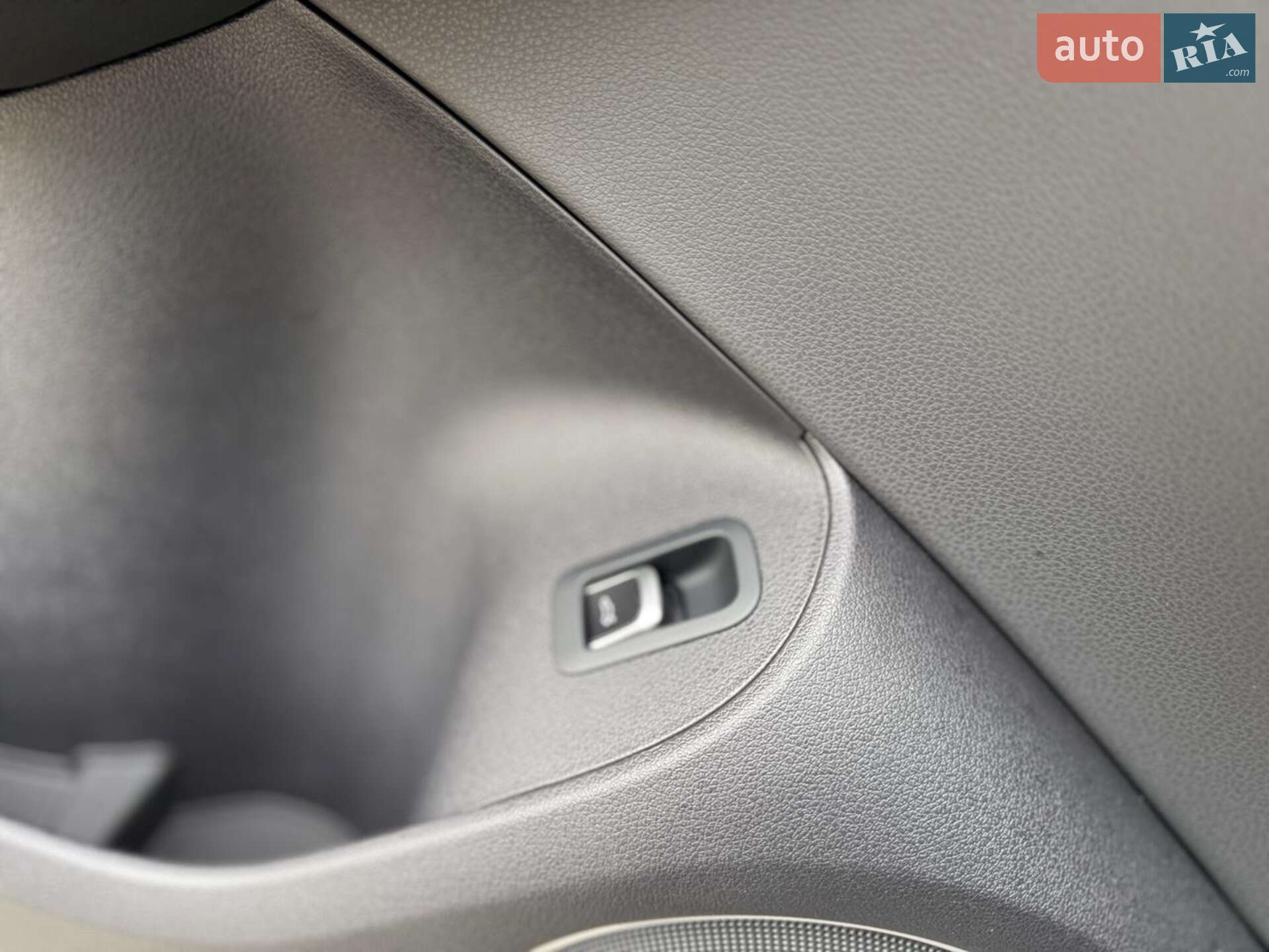 Audi SQ5 2015 VIN WAUZZZ8R0GA041251 фото оголошення 28 з 39