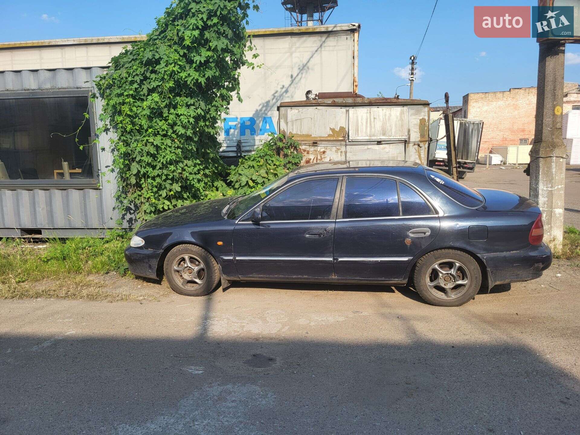 Hyundai Sonata 1998 VIN KMHCF31FPWU920396 фото оголошення 3 з 8