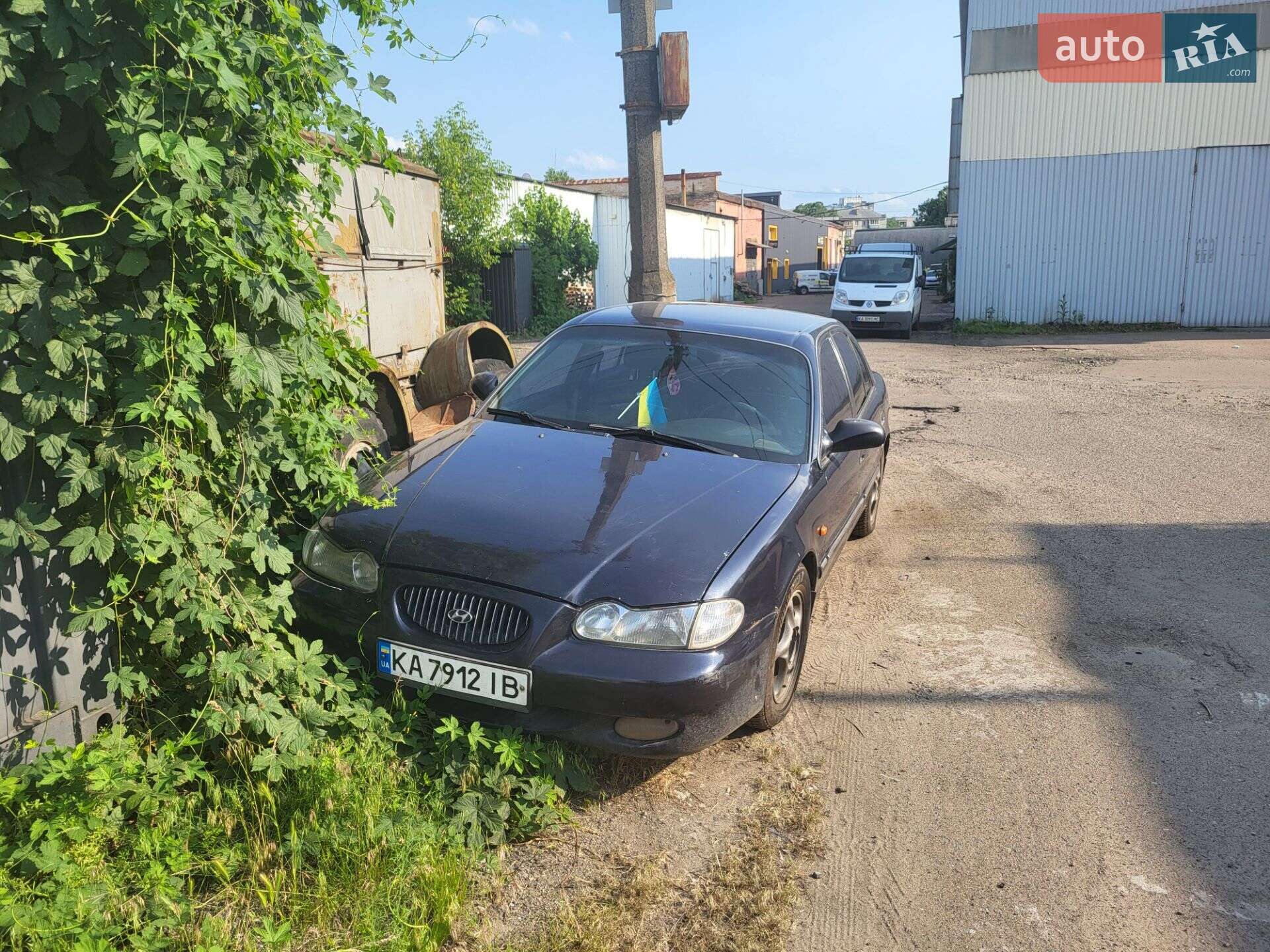 Hyundai Sonata 1998 VIN KMHCF31FPWU920396 фото оголошення 4 з 8