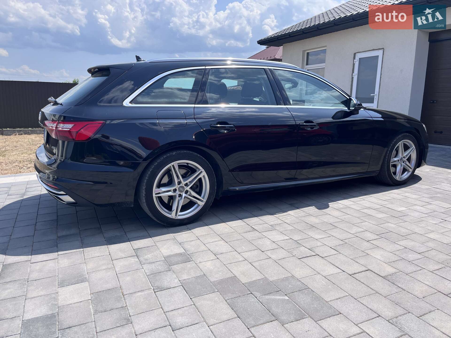 Audi A4 2019 VIN WAUZZZF42LA010990 фото оголошення 8 з 70