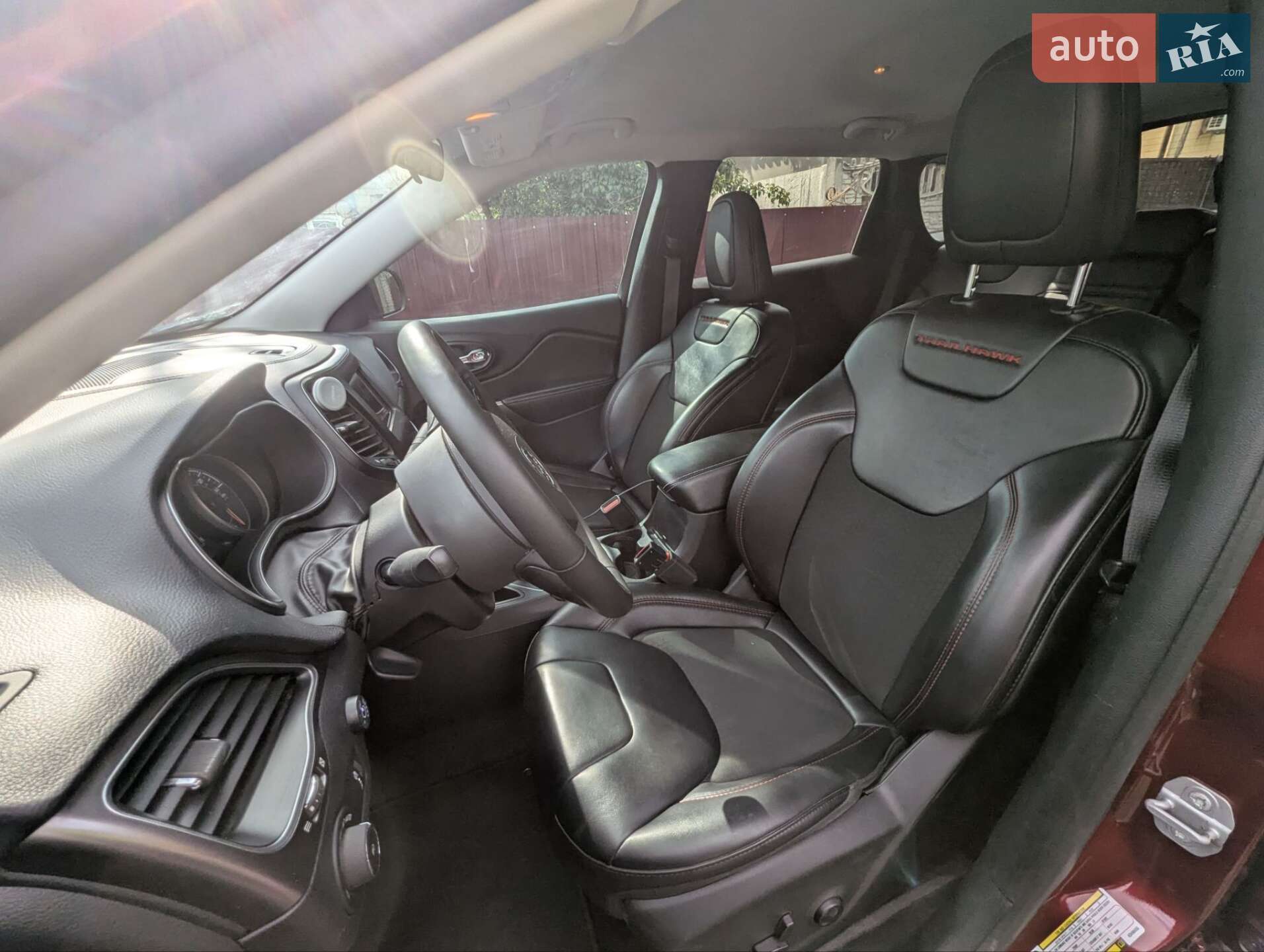 Jeep Cherokee 2019 VIN 1C4PJLCB3KD490455 фото оголошення 2 з 21