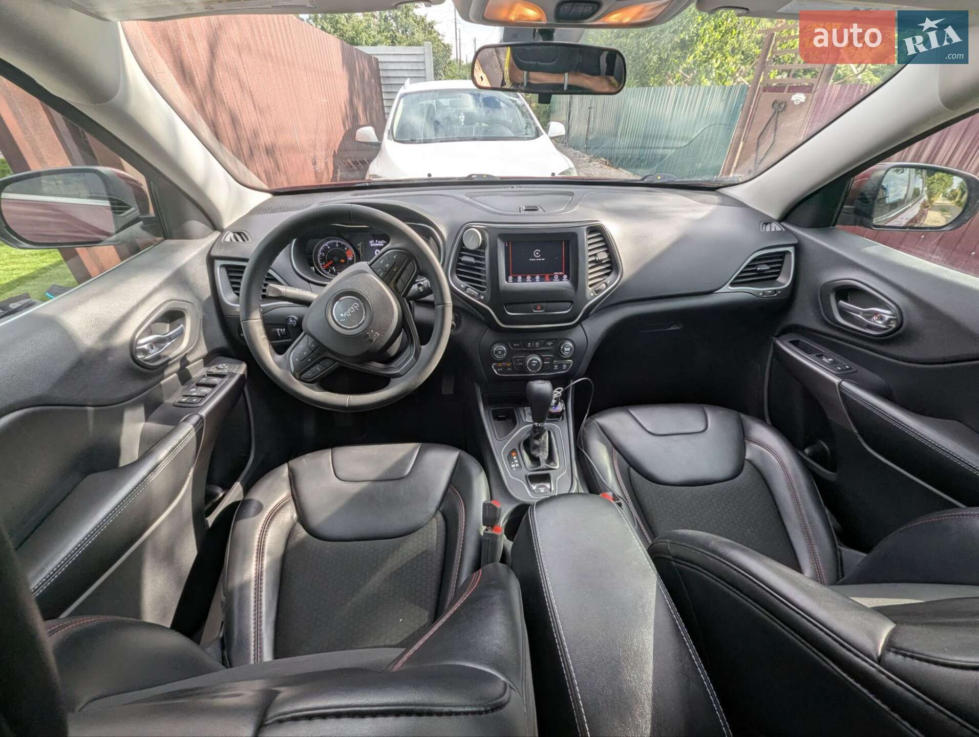 Jeep Cherokee 2019 VIN 1C4PJLCB3KD490455 фото оголошення 5 з 21