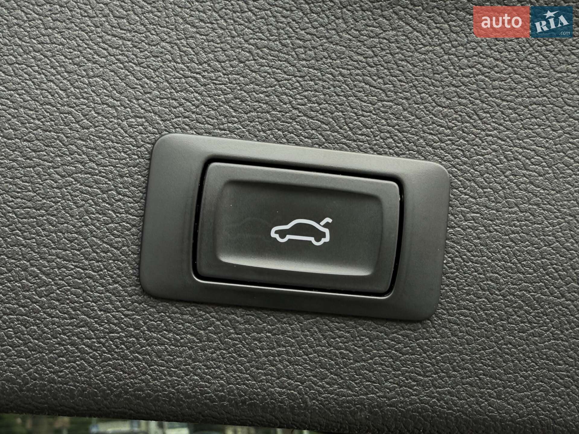 Audi A4 2015 VIN WAUZZZ8K7FA137864 фото оголошення 34 з 37