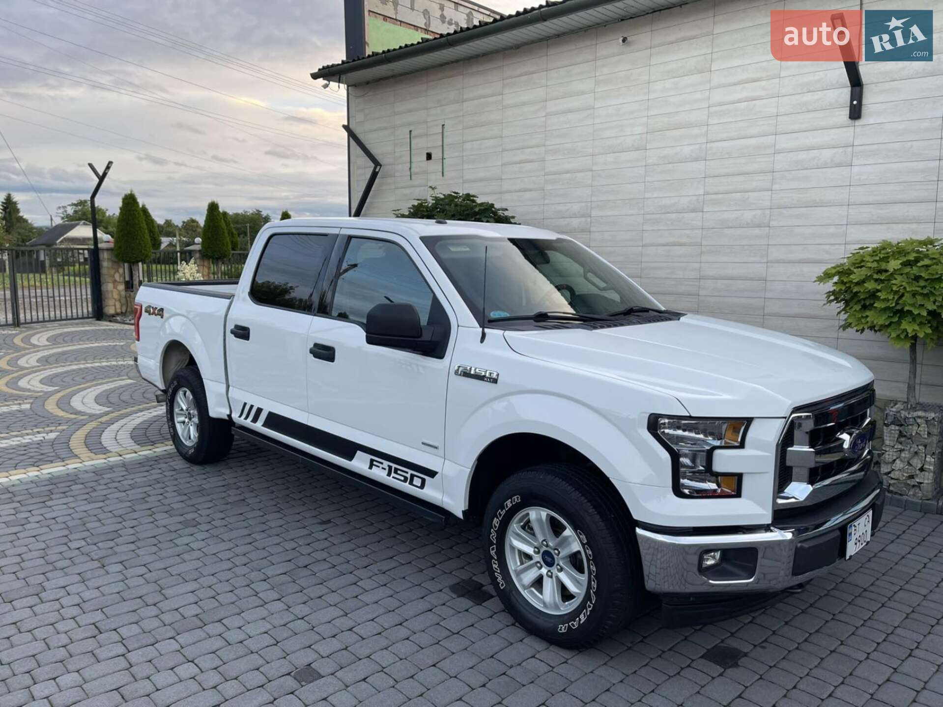 Ford F-150 2017 VIN 1FTEW1EP8HFA03690 фото оголошення 3 з 24