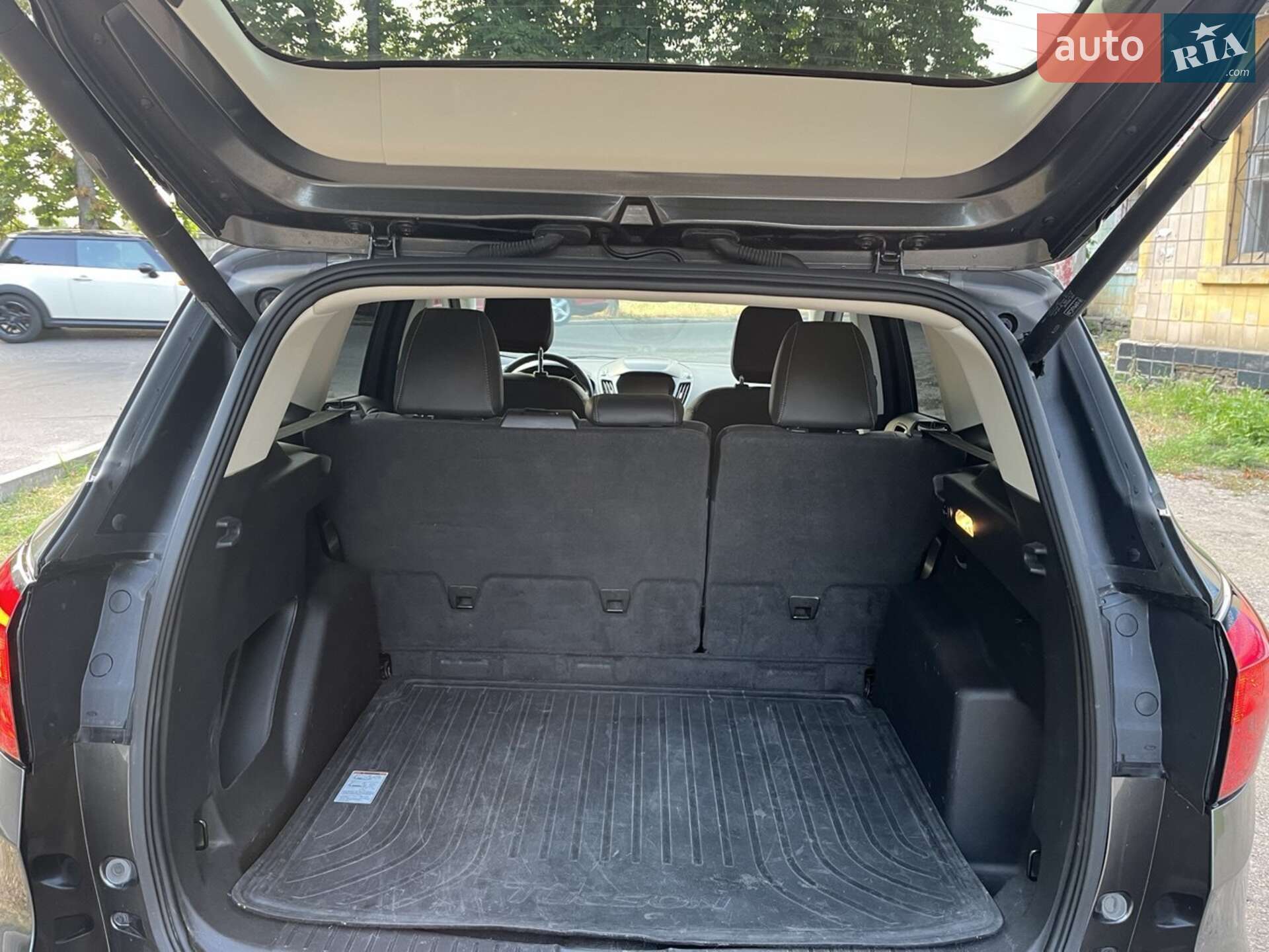 Ford Escape 2019 VIN 1FMCU9HD3KUB50401 фото оголошення 6 з 8