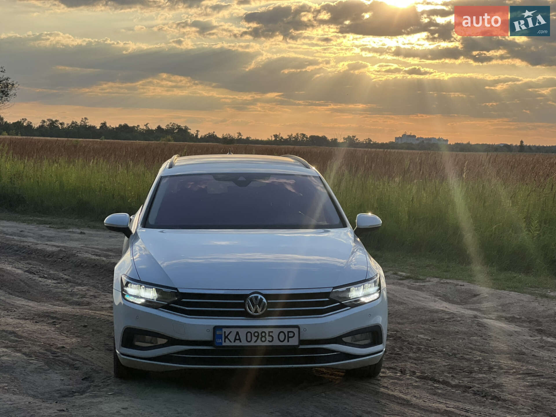 Volkswagen Passat 2019 VIN WVWZZZ3CZLE011923 фото оголошення 2 з 48