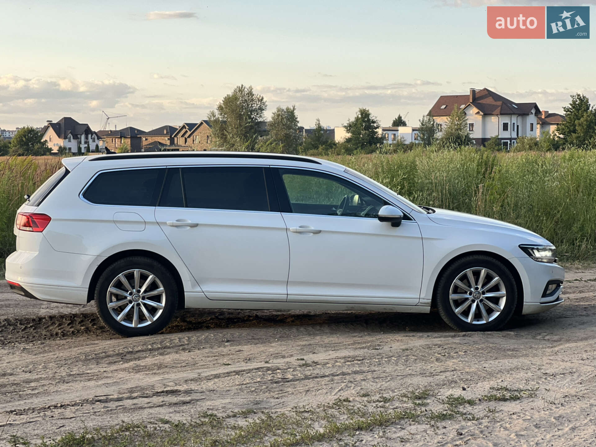 Volkswagen Passat 2019 VIN WVWZZZ3CZLE011923 фото оголошення 9 з 48