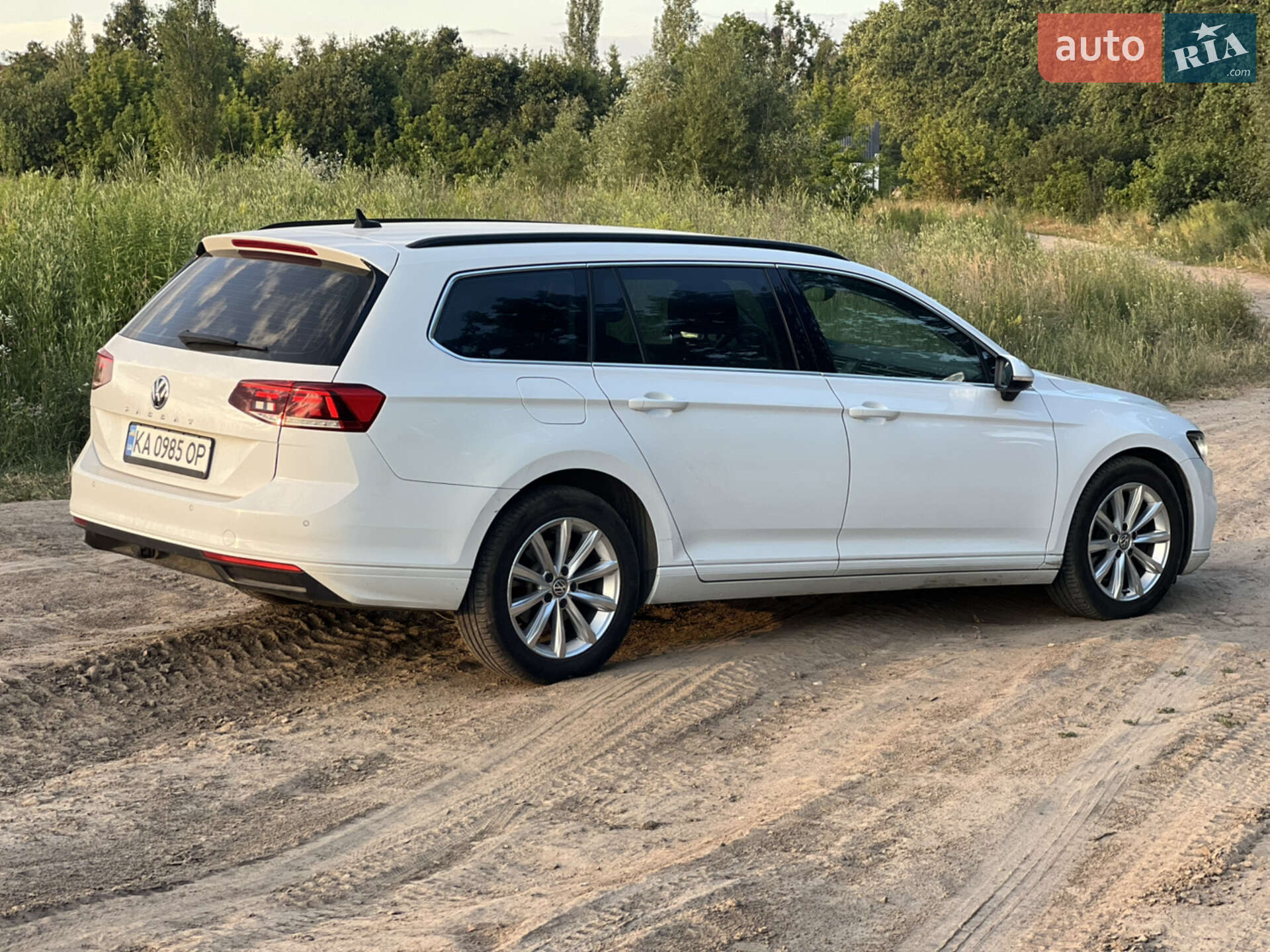 Volkswagen Passat 2019 VIN WVWZZZ3CZLE011923 фото оголошення 10 з 48
