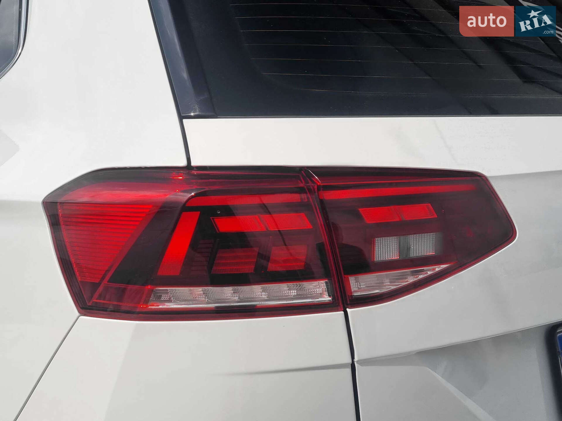 Volkswagen Passat 2019 VIN WVWZZZ3CZLE011923 фото оголошення 16 з 48