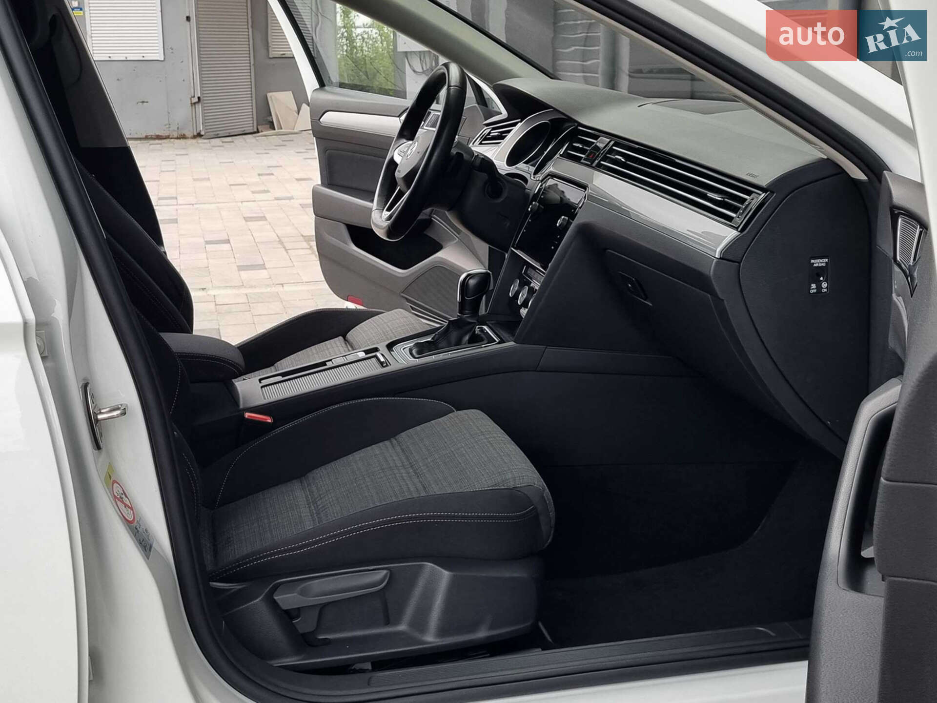 Volkswagen Passat 2019 VIN WVWZZZ3CZLE011923 фото оголошення 28 з 48