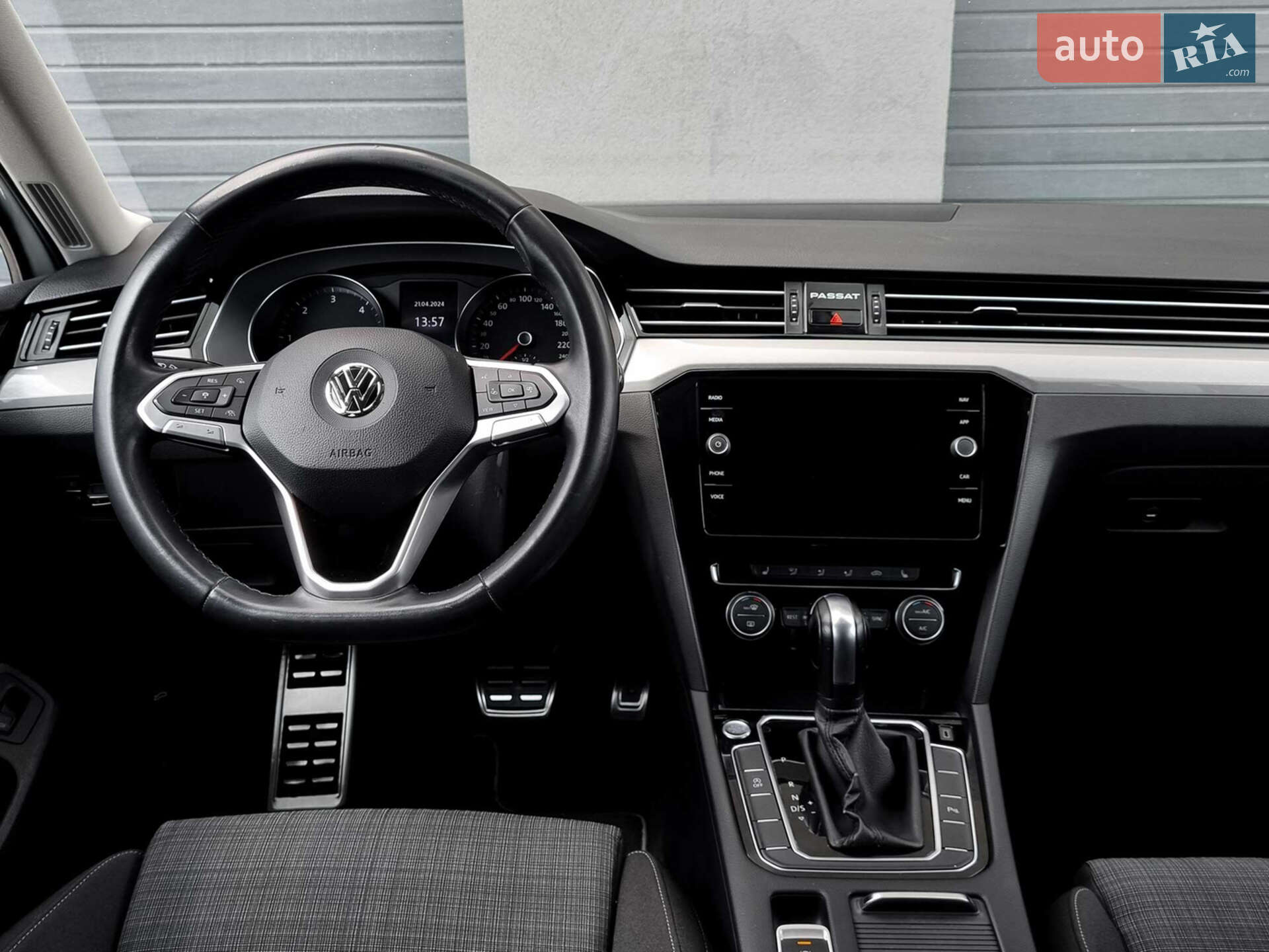 Volkswagen Passat 2019 VIN WVWZZZ3CZLE011923 фото оголошення 32 з 48