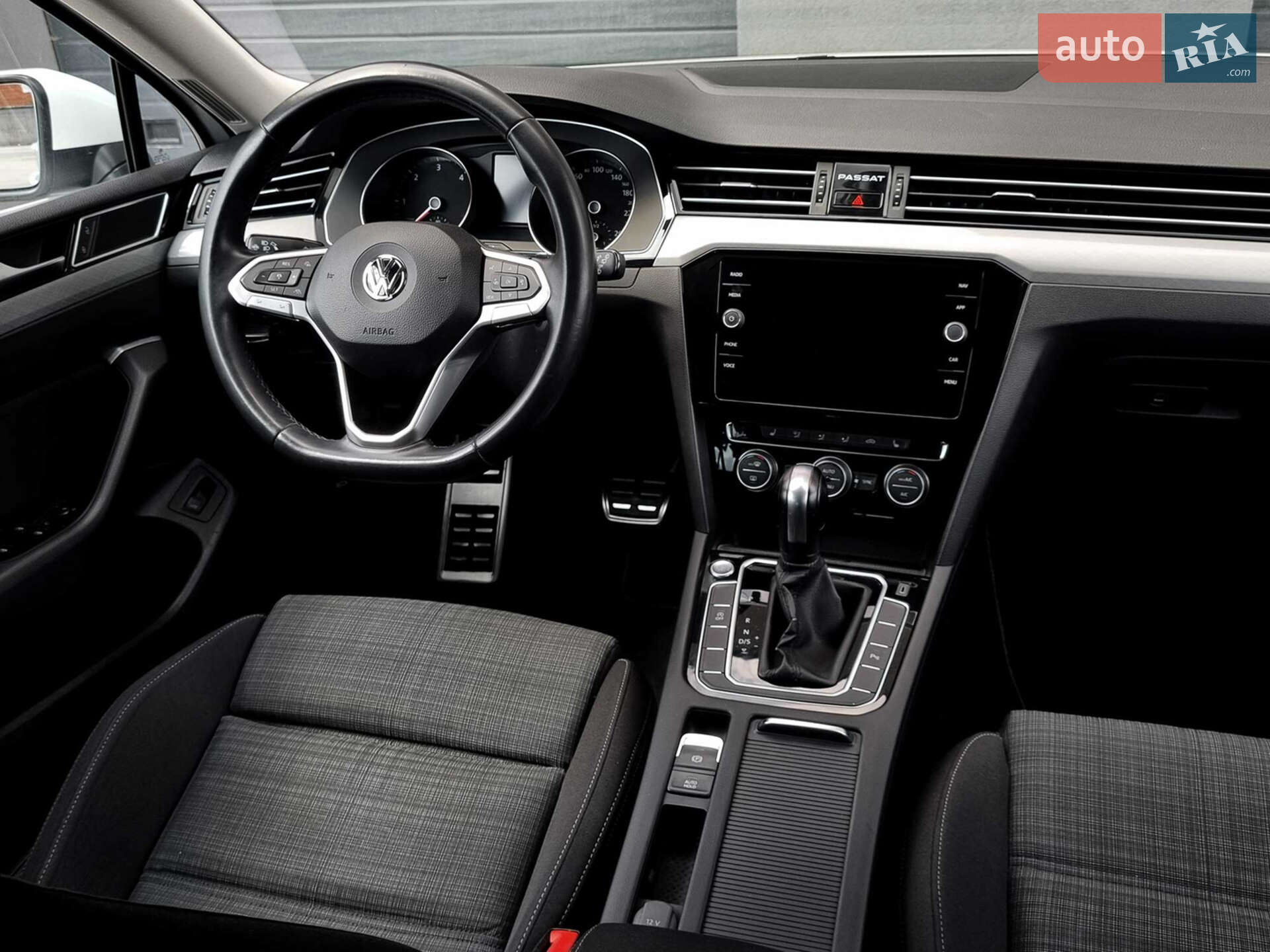 Volkswagen Passat 2019 VIN WVWZZZ3CZLE011923 фото оголошення 34 з 48