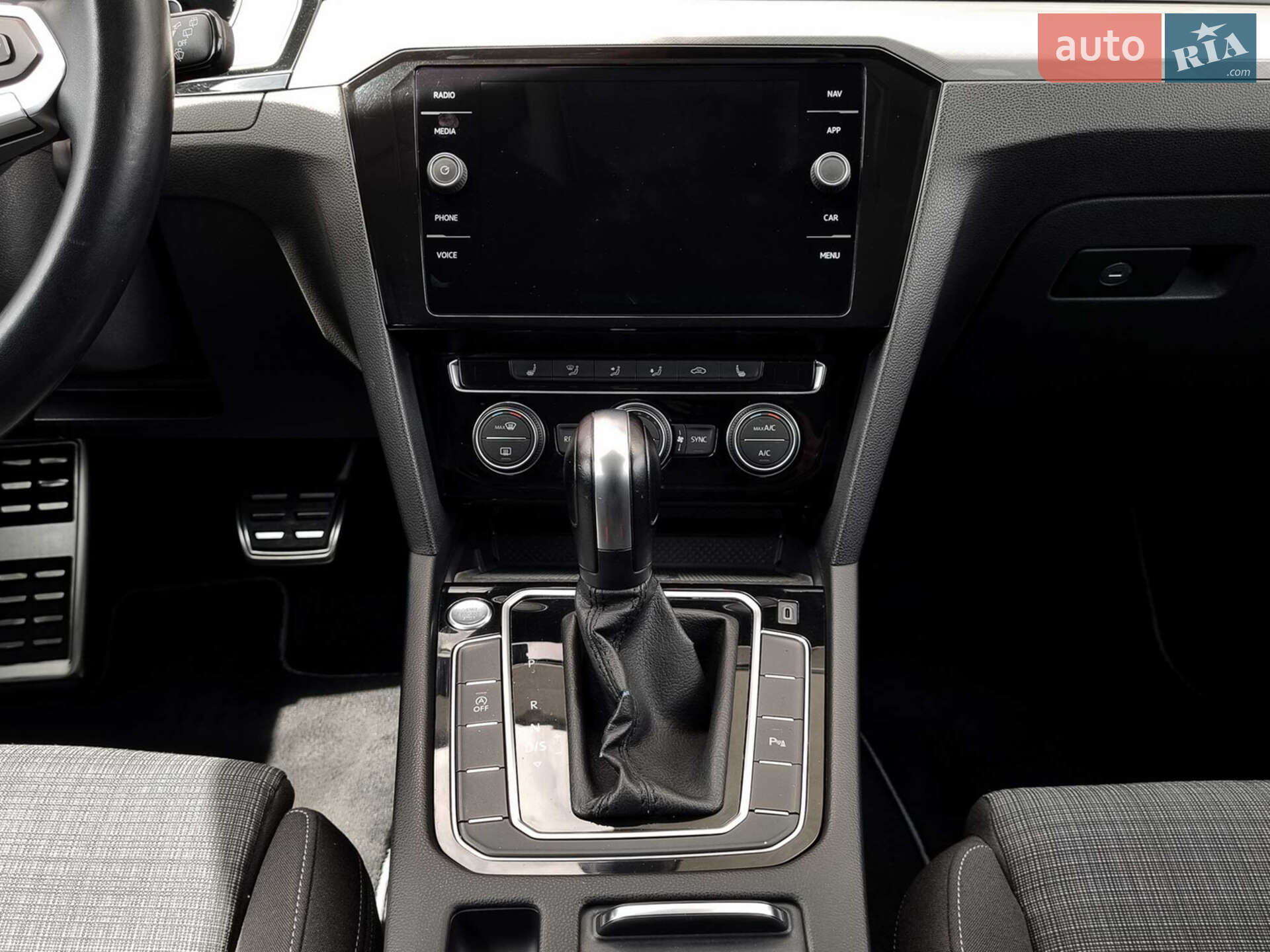 Volkswagen Passat 2019 VIN WVWZZZ3CZLE011923 фото оголошення 35 з 48