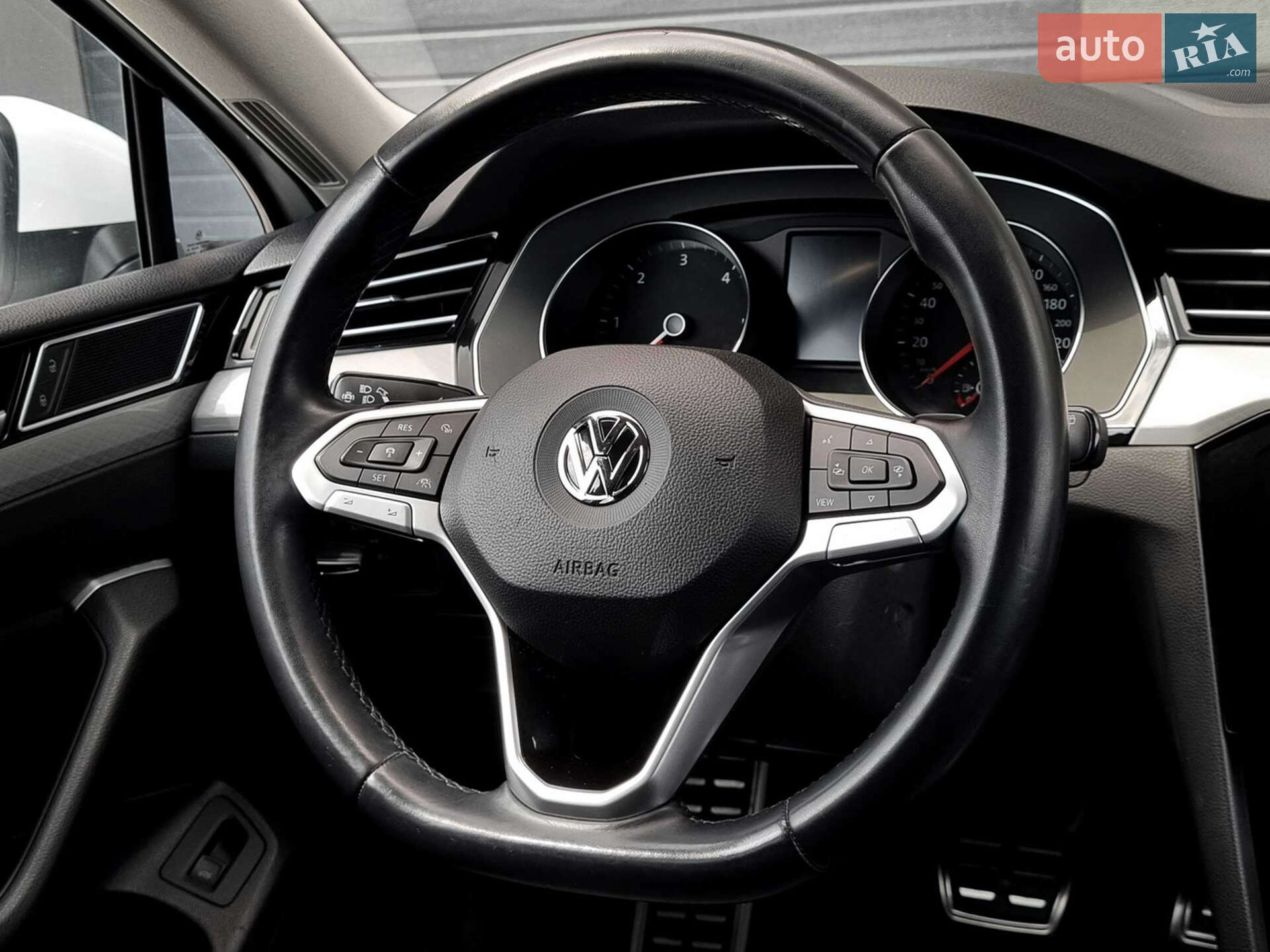 Volkswagen Passat 2019 VIN WVWZZZ3CZLE011923 фото оголошення 37 з 48