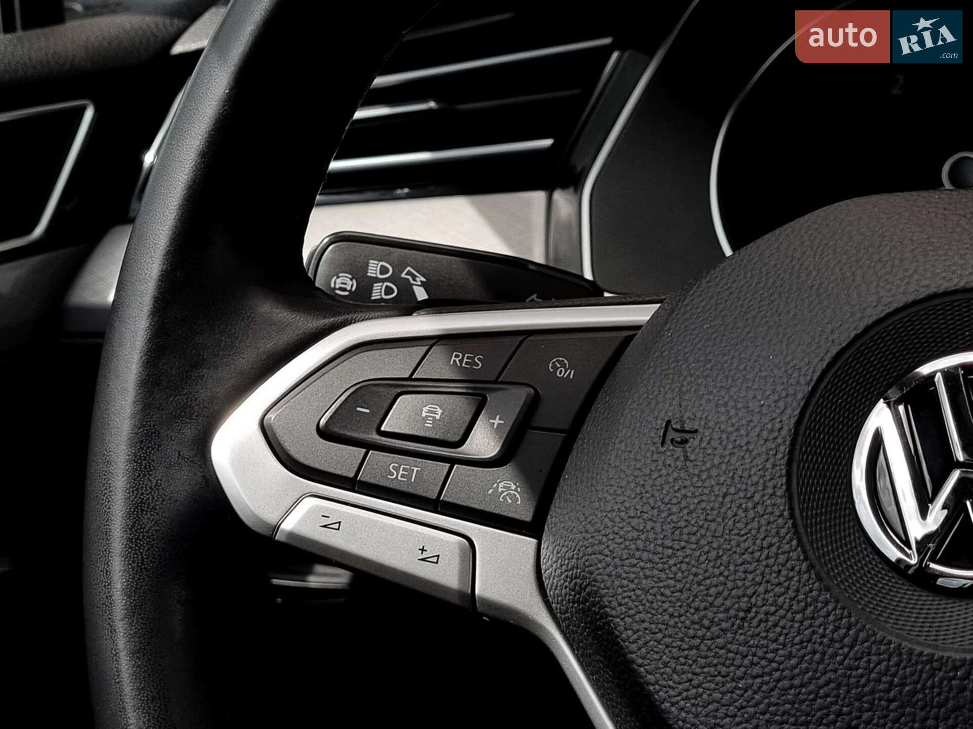 Volkswagen Passat 2019 VIN WVWZZZ3CZLE011923 фото оголошення 39 з 48