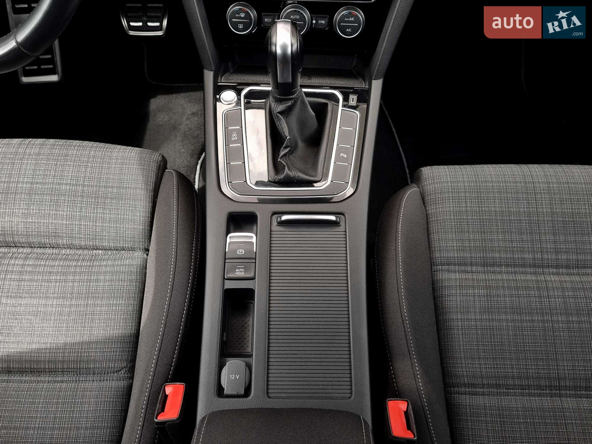 Volkswagen Passat 2019 VIN WVWZZZ3CZLE011923 фото оголошення 36 з 48