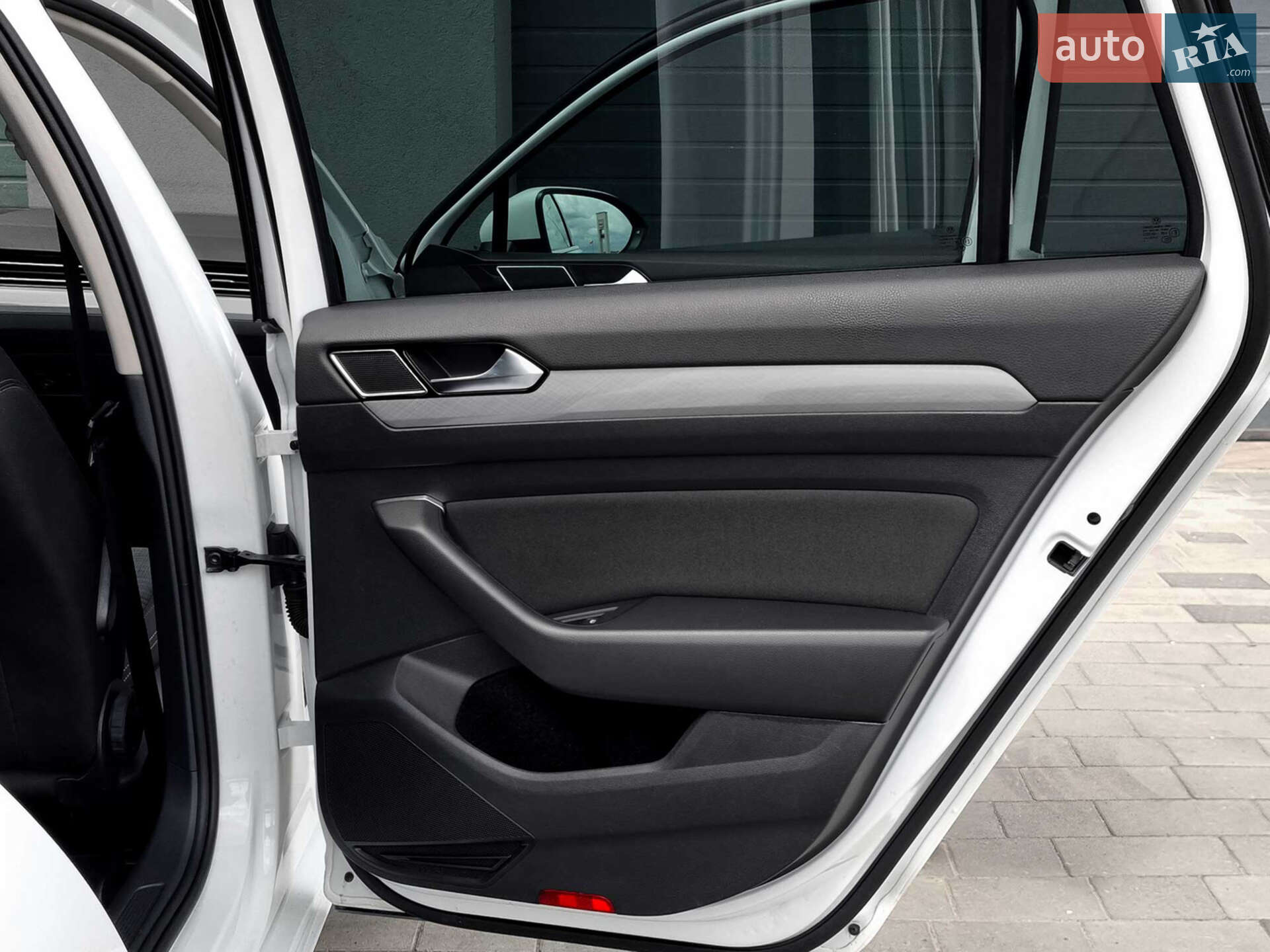 Volkswagen Passat 2019 VIN WVWZZZ3CZLE011923 фото оголошення 42 з 48