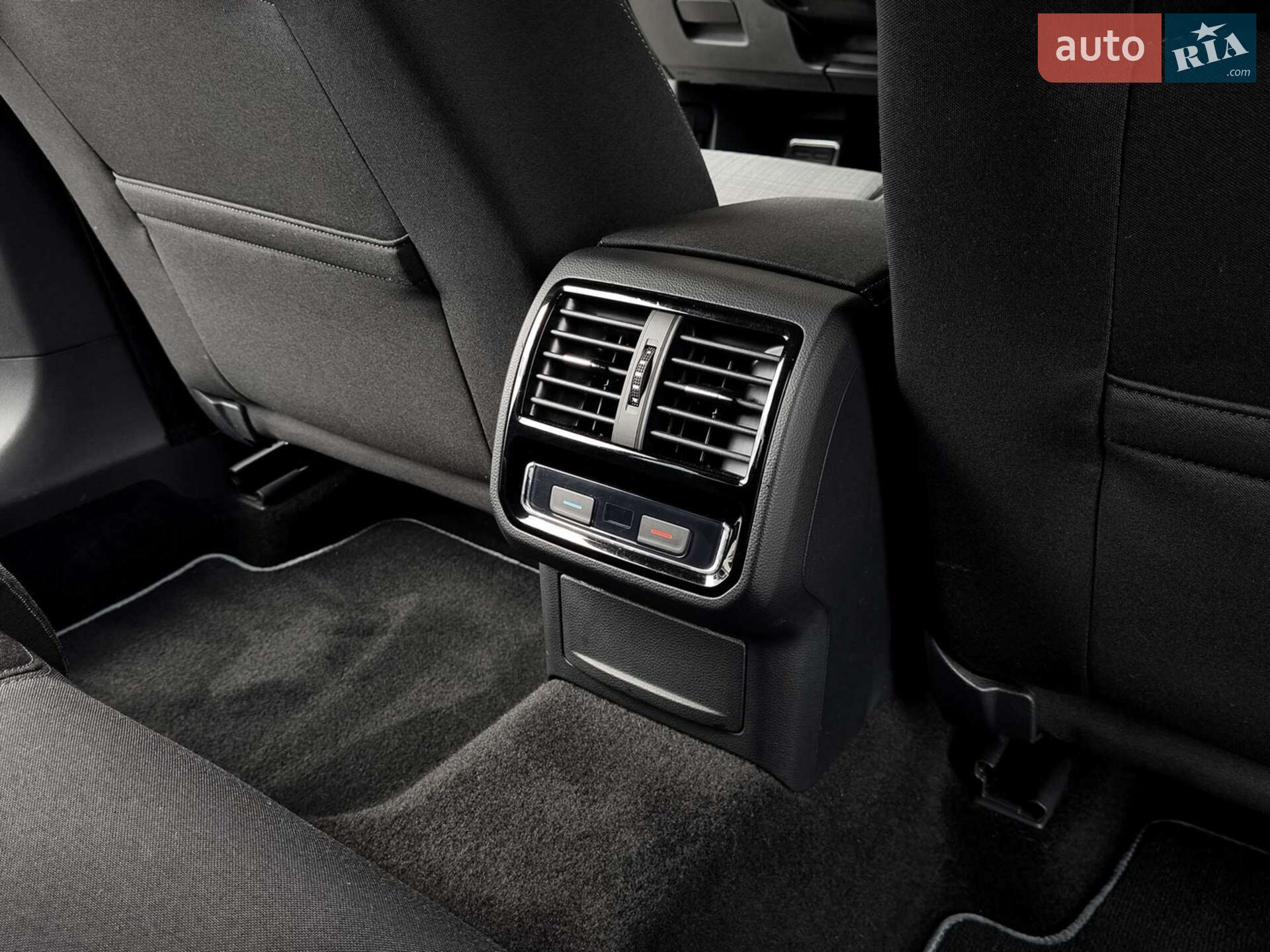 Volkswagen Passat 2019 VIN WVWZZZ3CZLE011923 фото оголошення 43 з 48