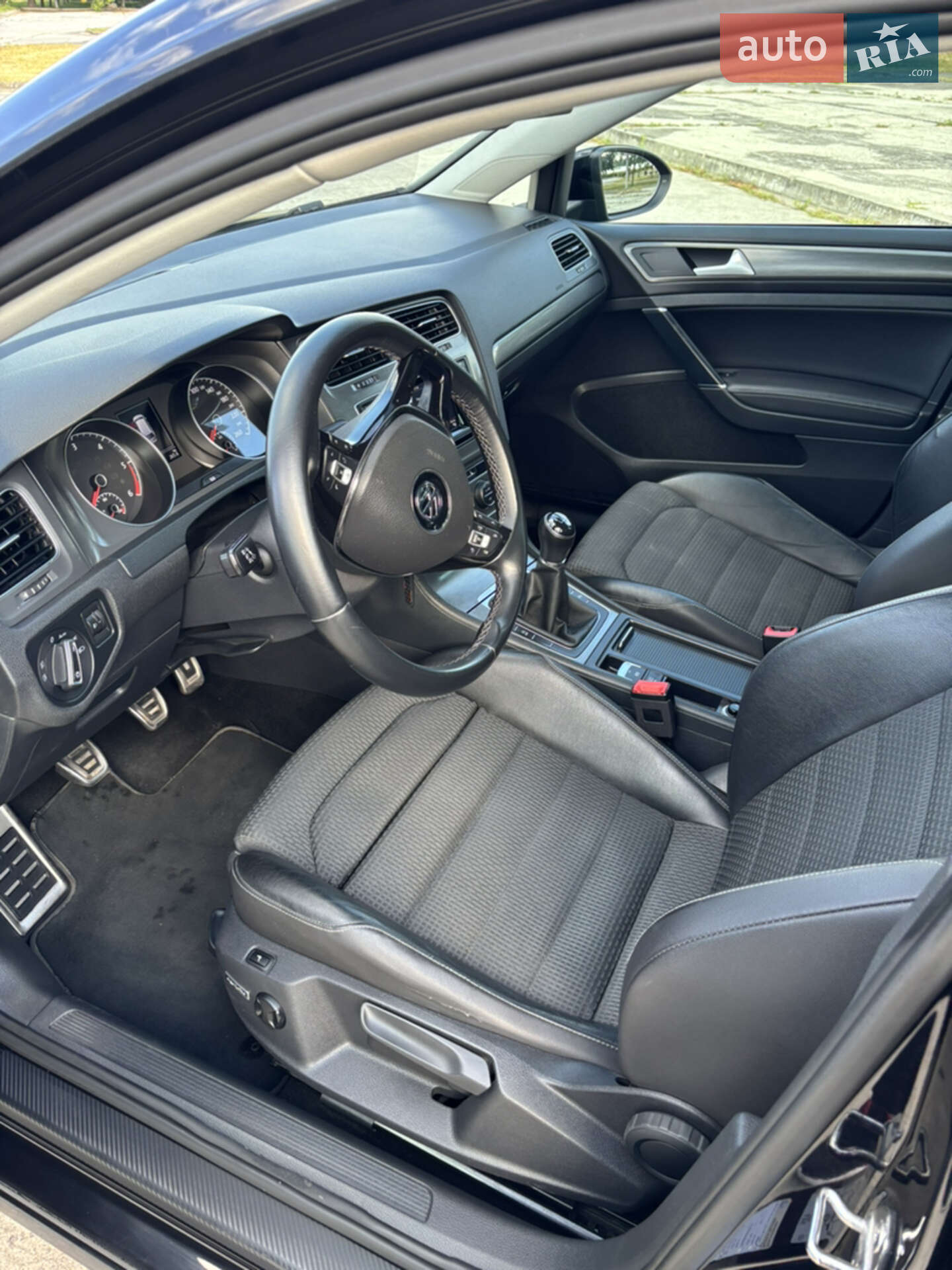Volkswagen Golf 2013 VIN WVWZZZAUZEP536786 фото оголошення 8 з 15
