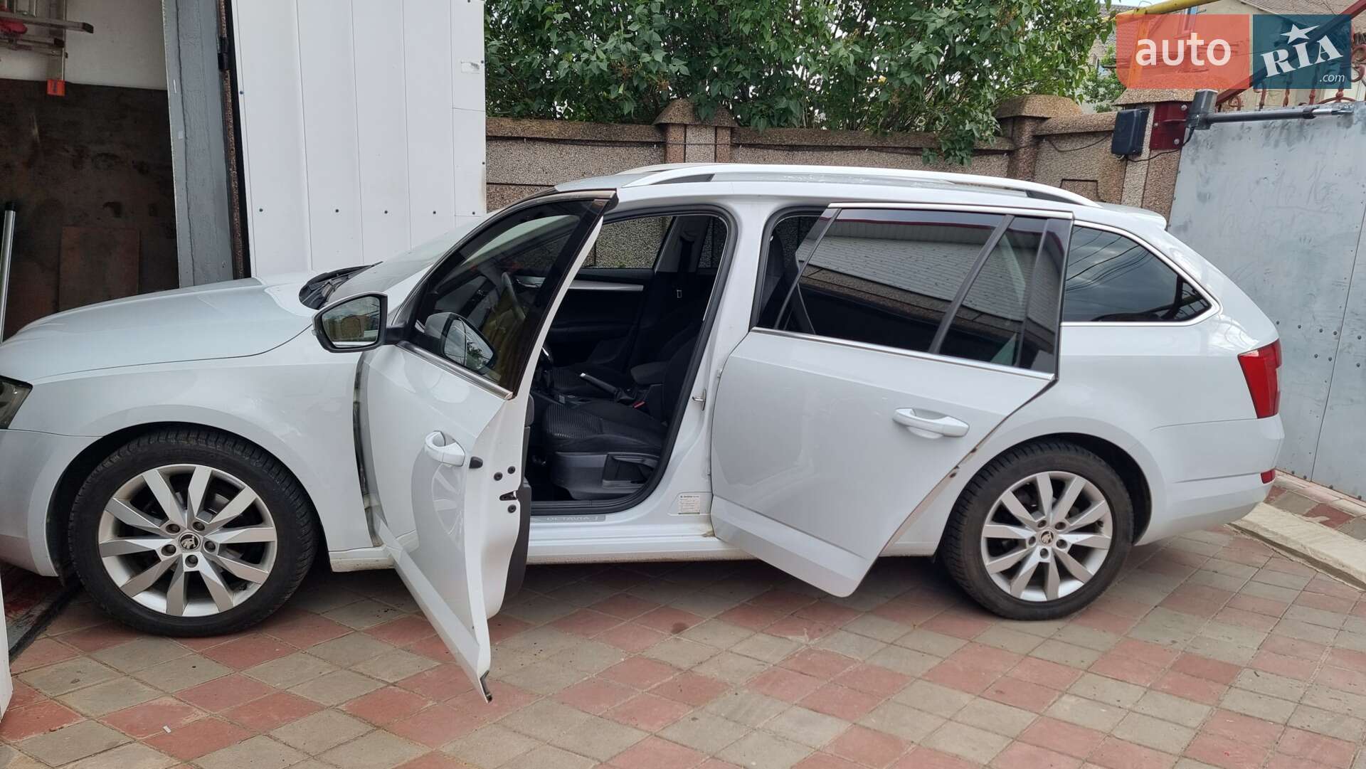 Skoda Octavia 2016 VIN TMBJG9NE0G0190496 фото оголошення 18 з 28