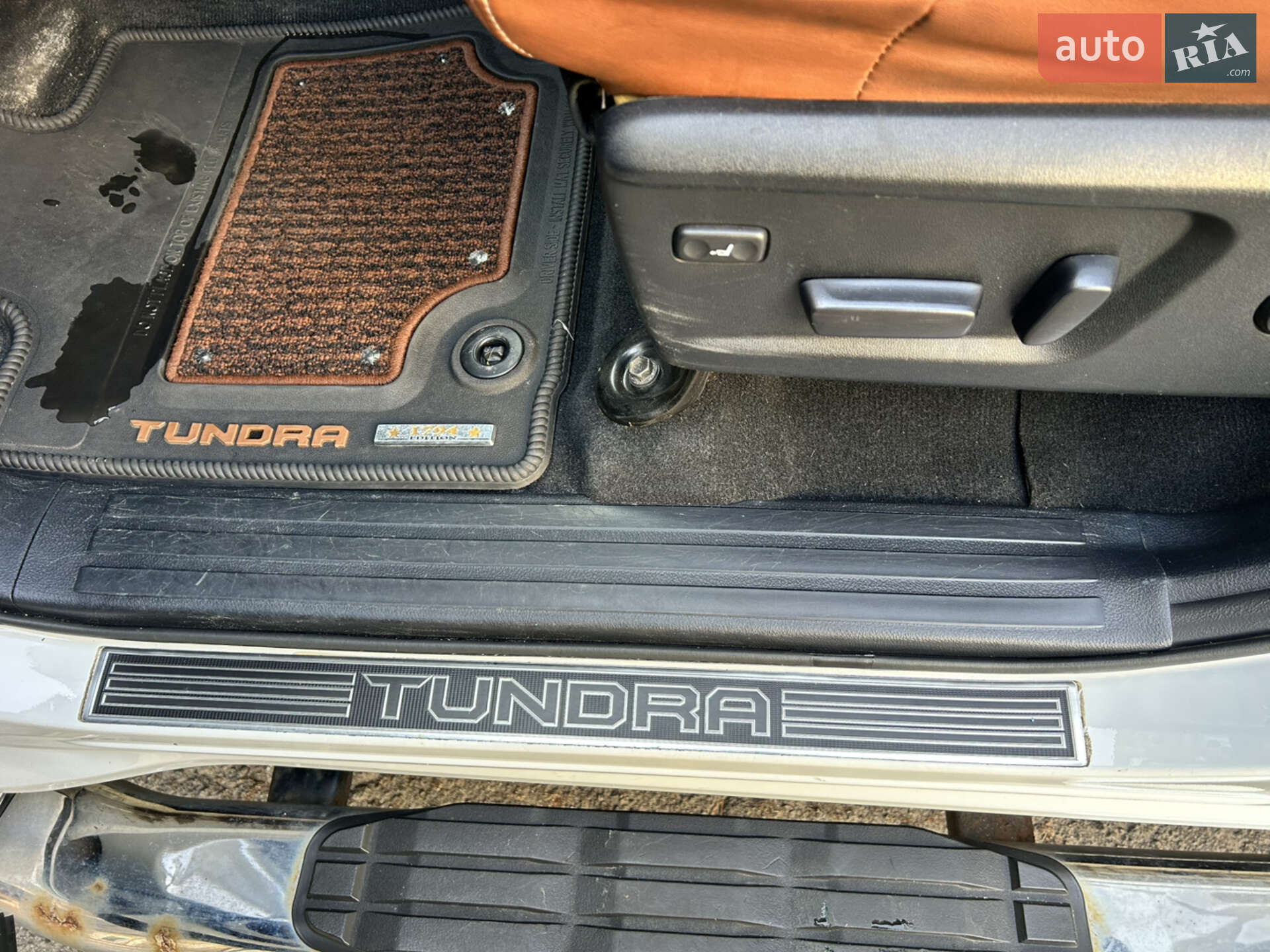Toyota Tundra 2014 VIN 5TFAW5F16EX397051 фото оголошення 14 з 21