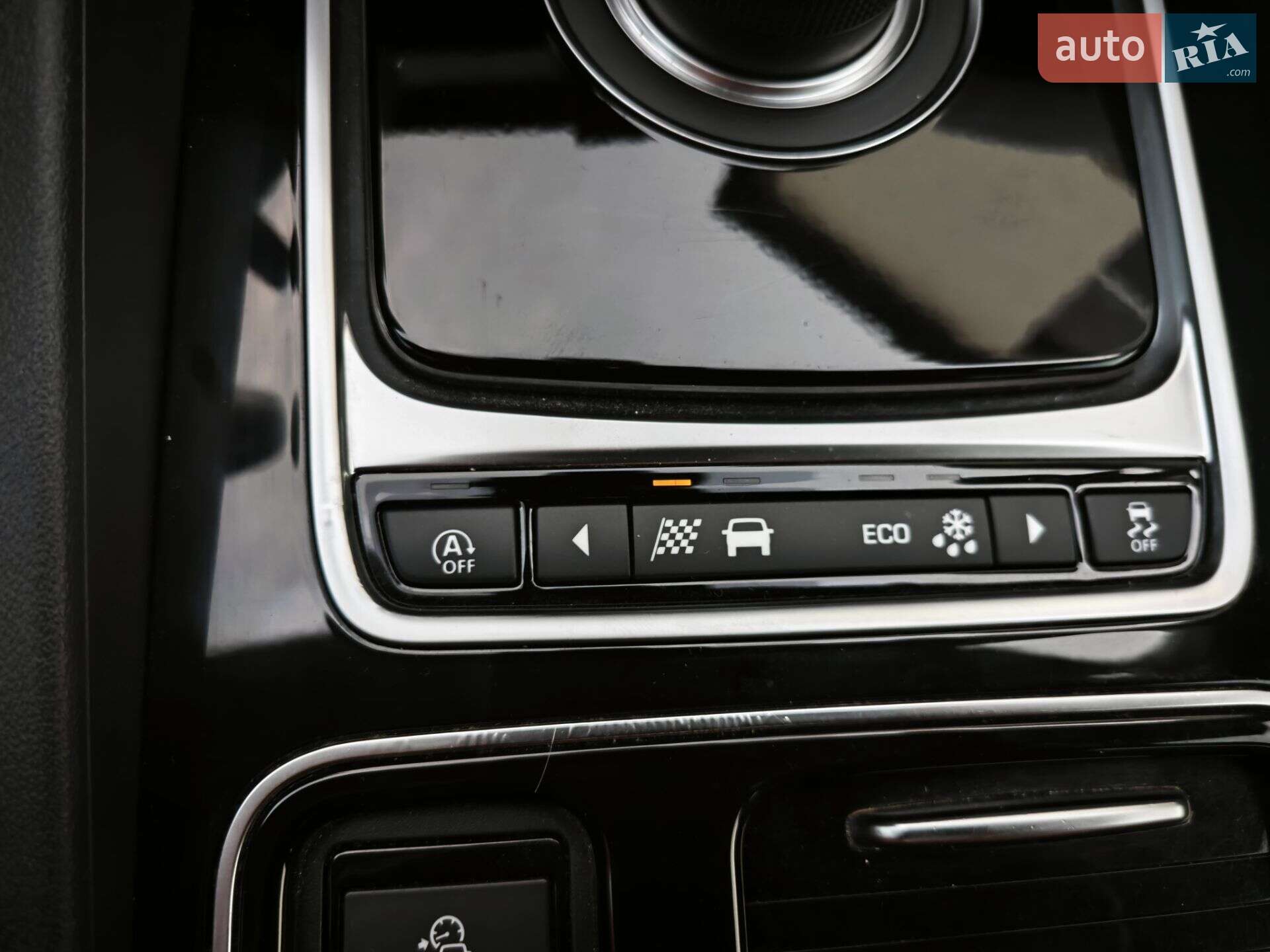 Jaguar F-Pace 2019 VIN SADCJ2FX1LA621731 фото оголошення 4 з 10