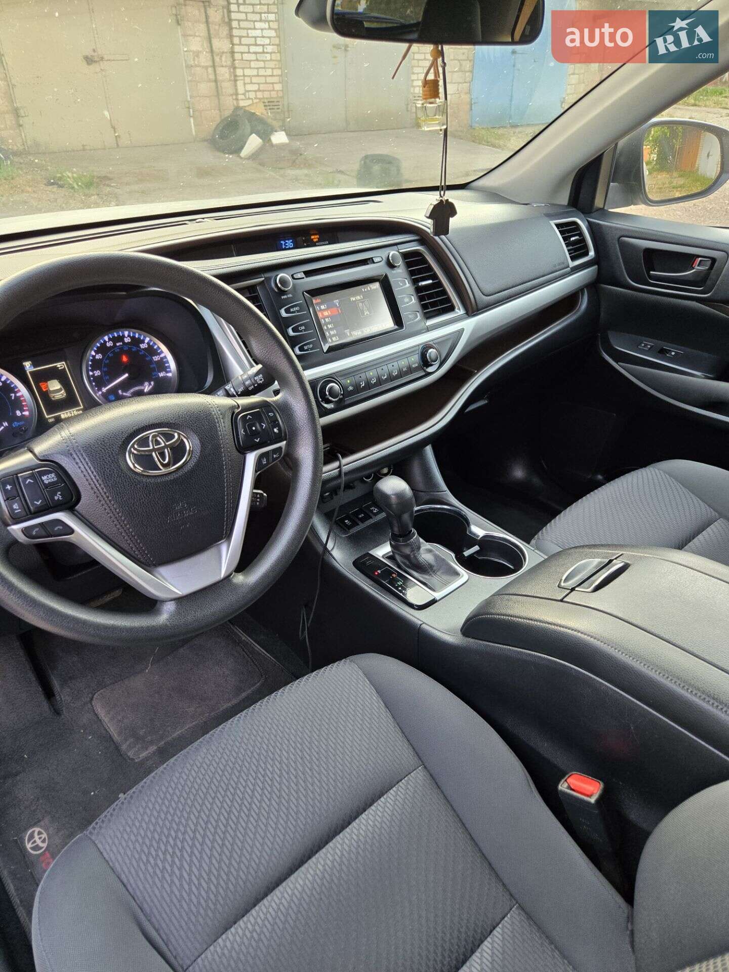Toyota Highlander 2018 VIN 5TDBZRFH5KS946708 фото оголошення 2 з 14