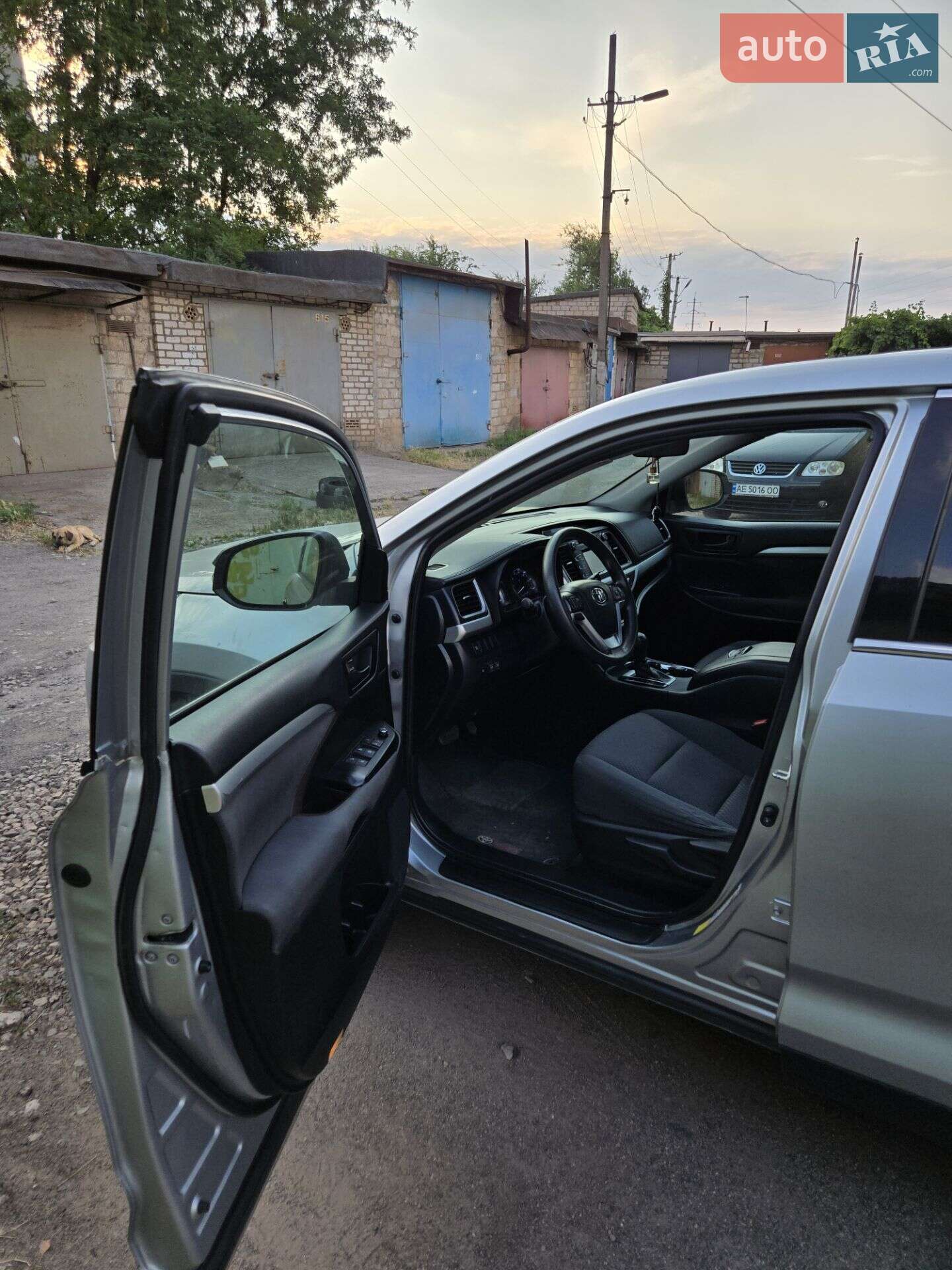 Toyota Highlander 2018 VIN 5TDBZRFH5KS946708 фото оголошення 4 з 14