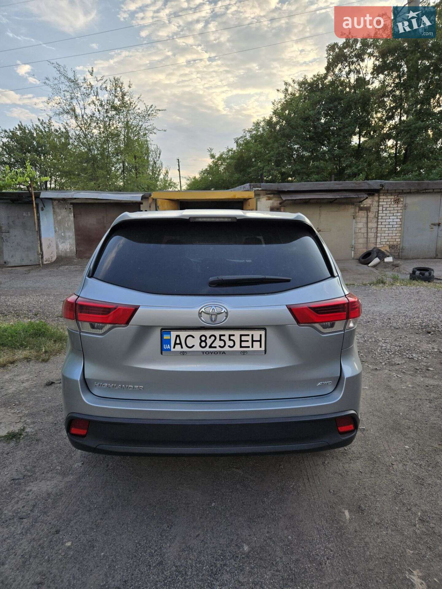 Toyota Highlander 2018 VIN 5TDBZRFH5KS946708 фото оголошення 9 з 14