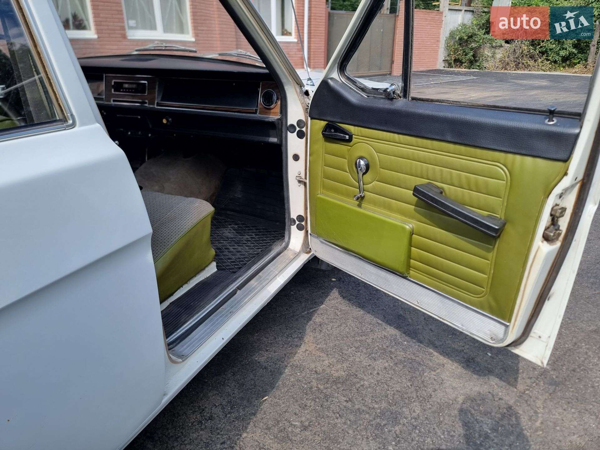 ГАЗ 24 Волга 1981 VIN XTH240000C0755173 фото оголошення 26 з 36