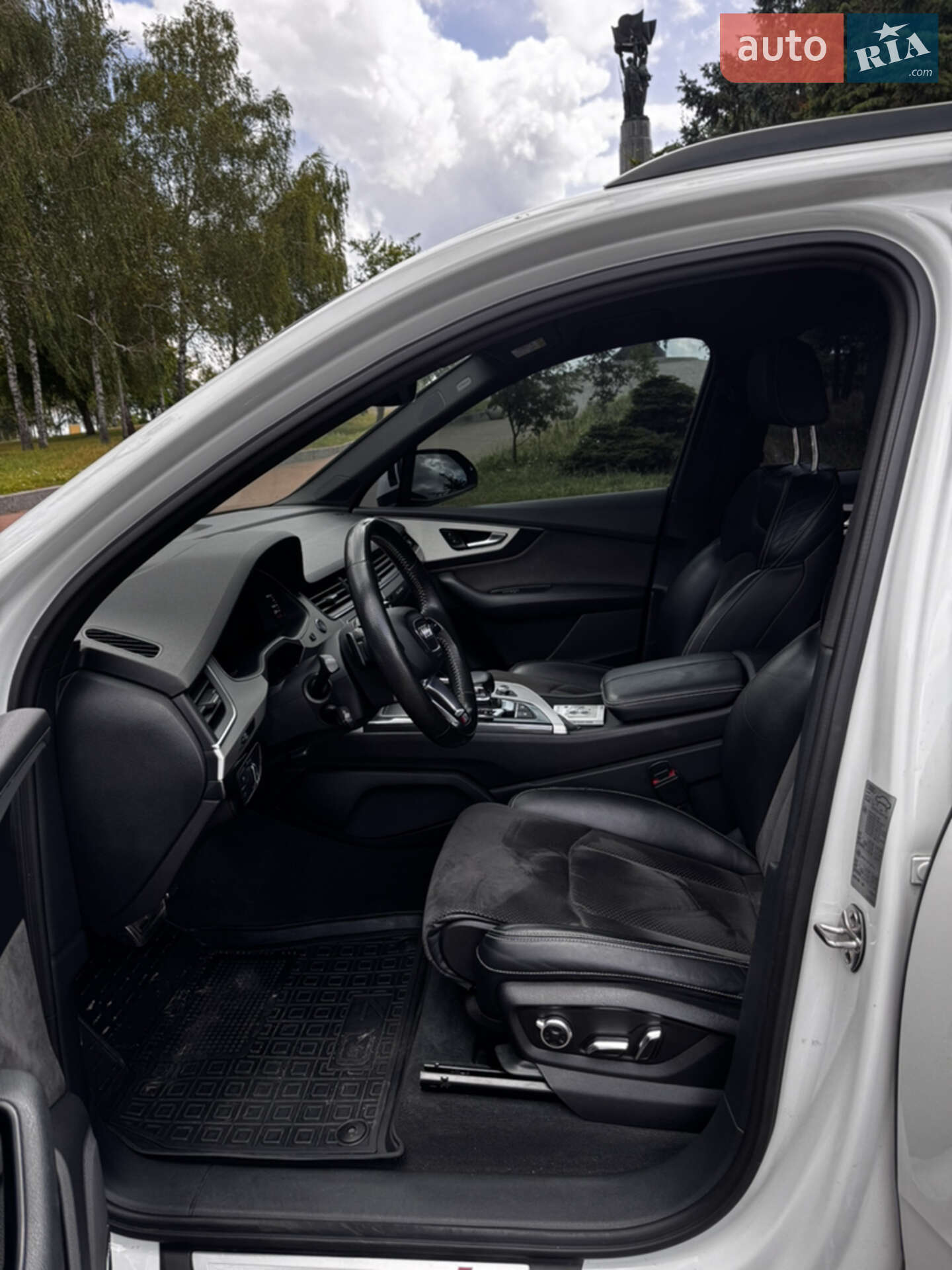 Audi Q7 2017 VIN WAUZZZ4M7HD040012 фото оголошення 9 з 27