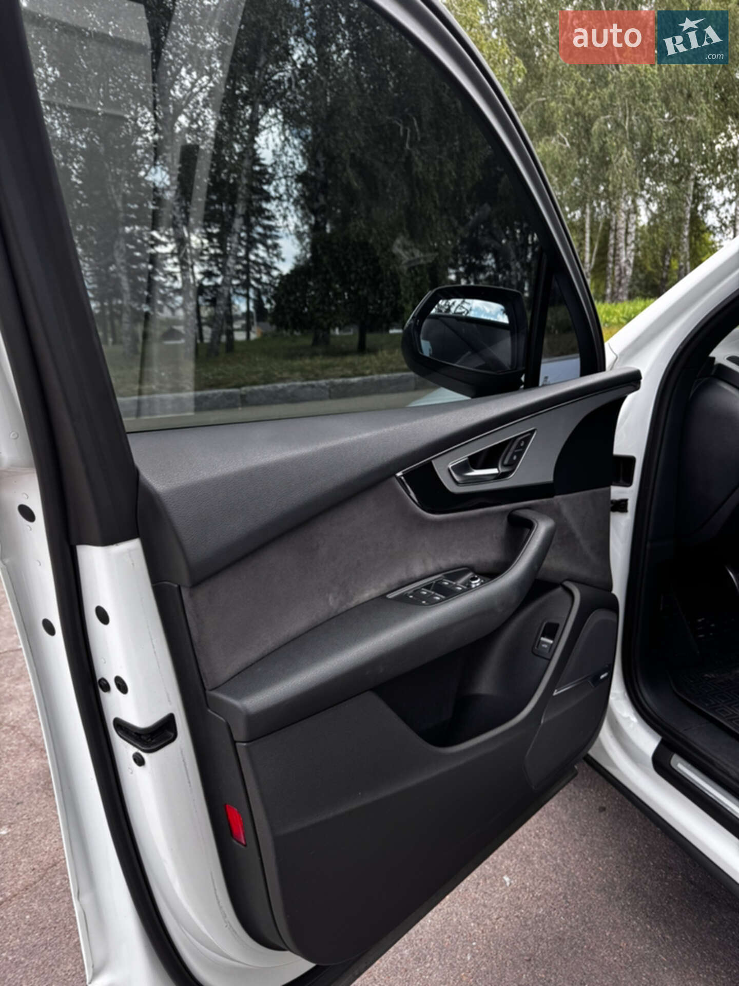 Audi Q7 2017 VIN WAUZZZ4M7HD040012 фото оголошення 11 з 27