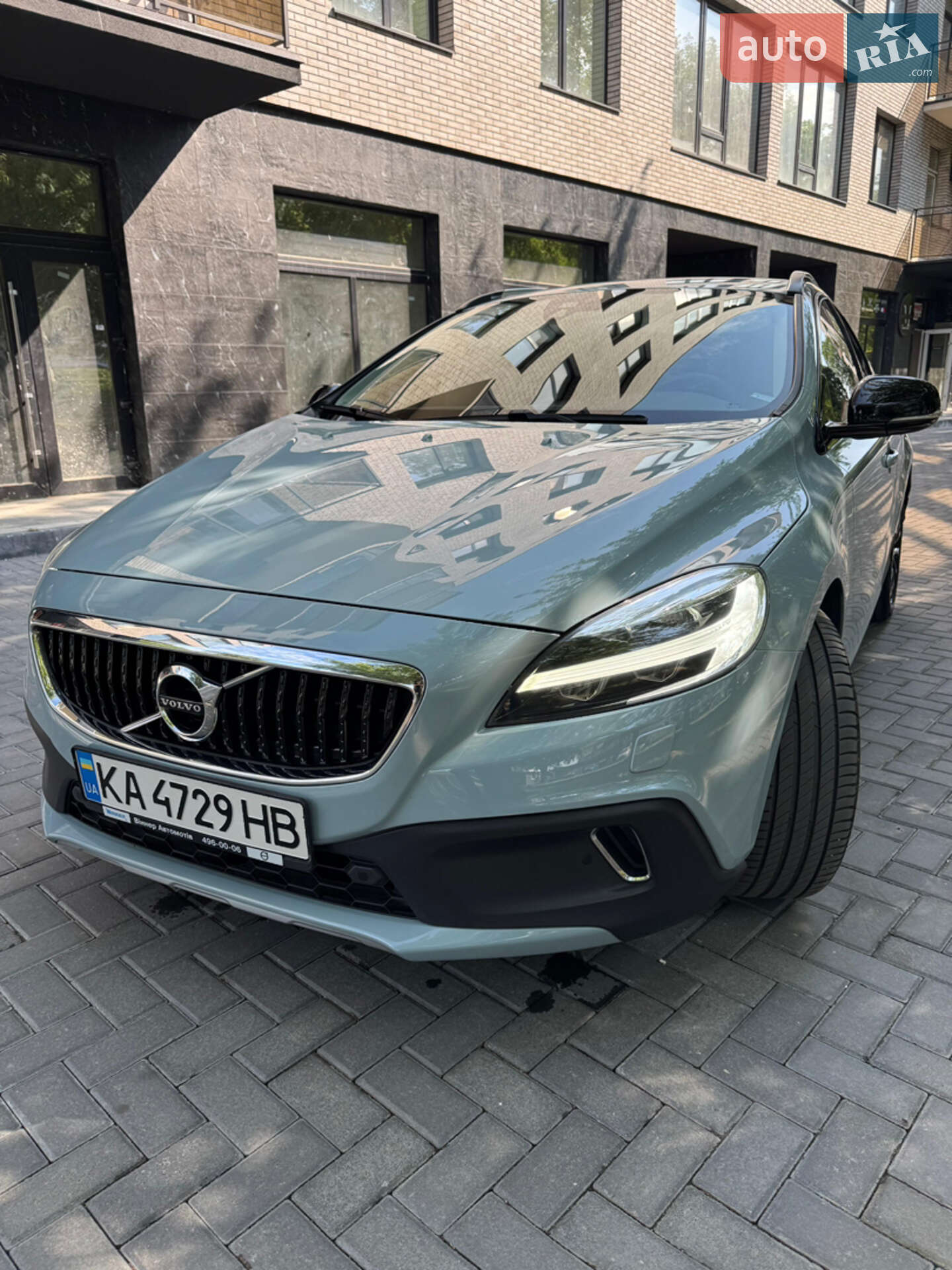 Volvo V40 Cross Country 2019 VIN YV1MZ32V0K2181555 фото оголошення 2 з 19