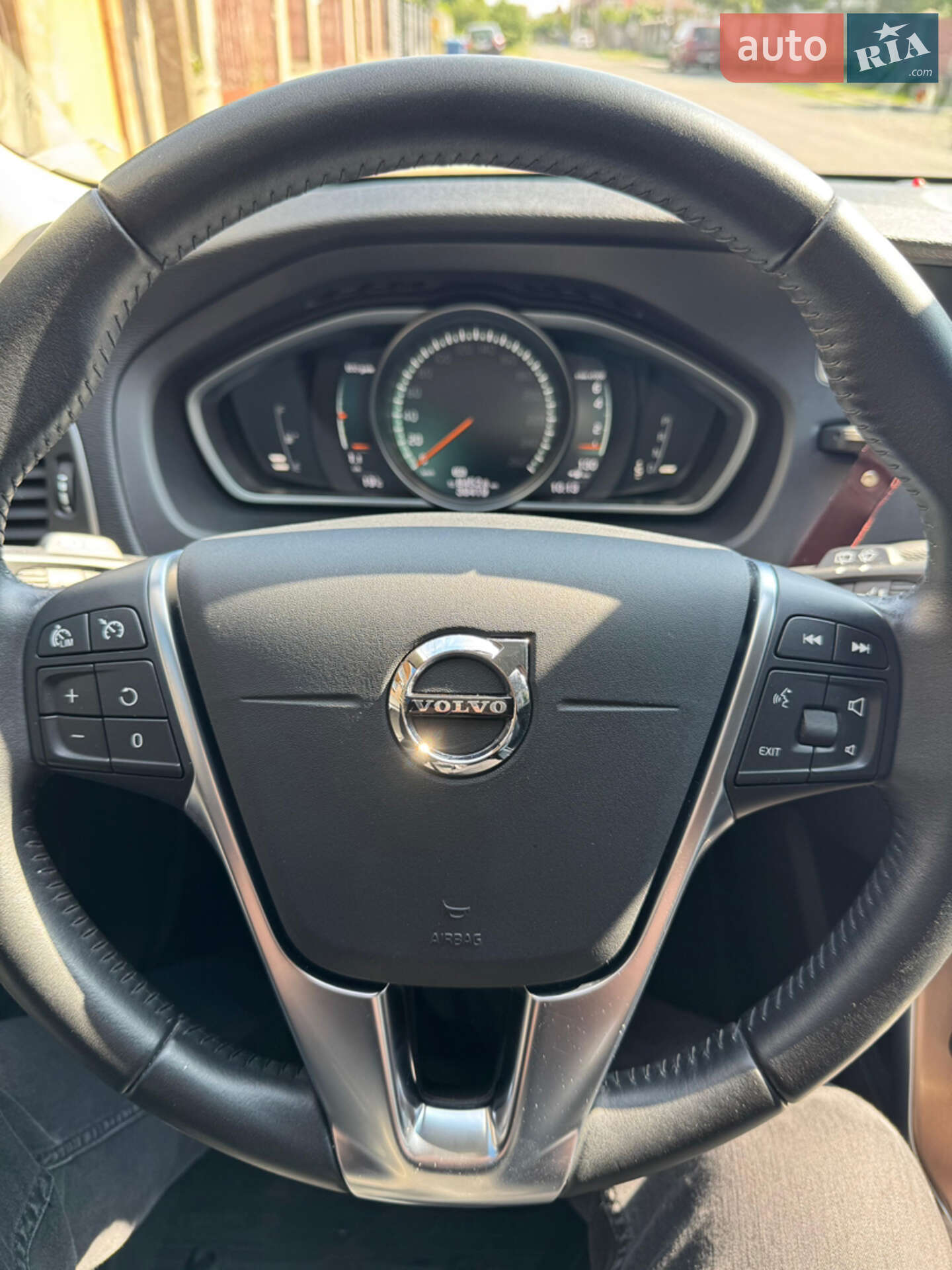 Volvo V40 Cross Country 2019 VIN YV1MZ32V0K2181555 фото оголошення 19 з 19