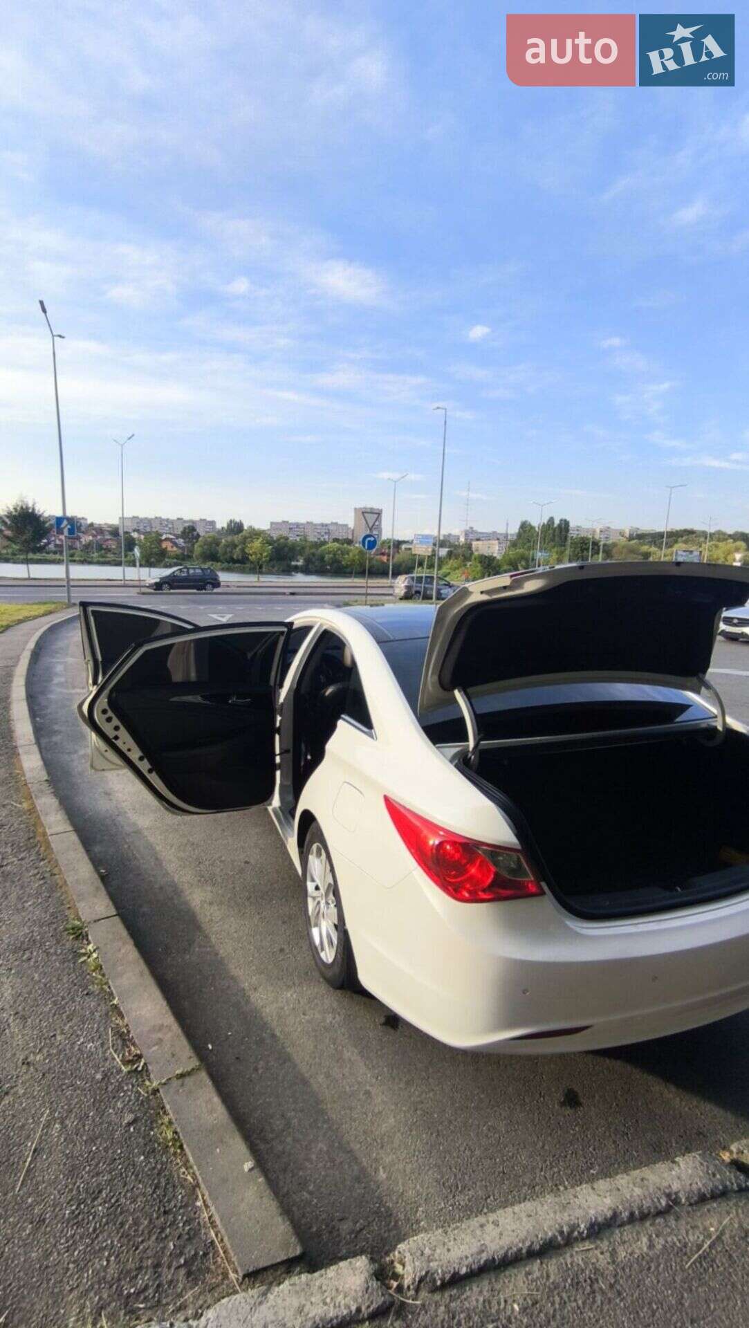 Hyundai Sonata 2012 VIN KMHEC41CBCA454399 фото оголошення 4 з 29