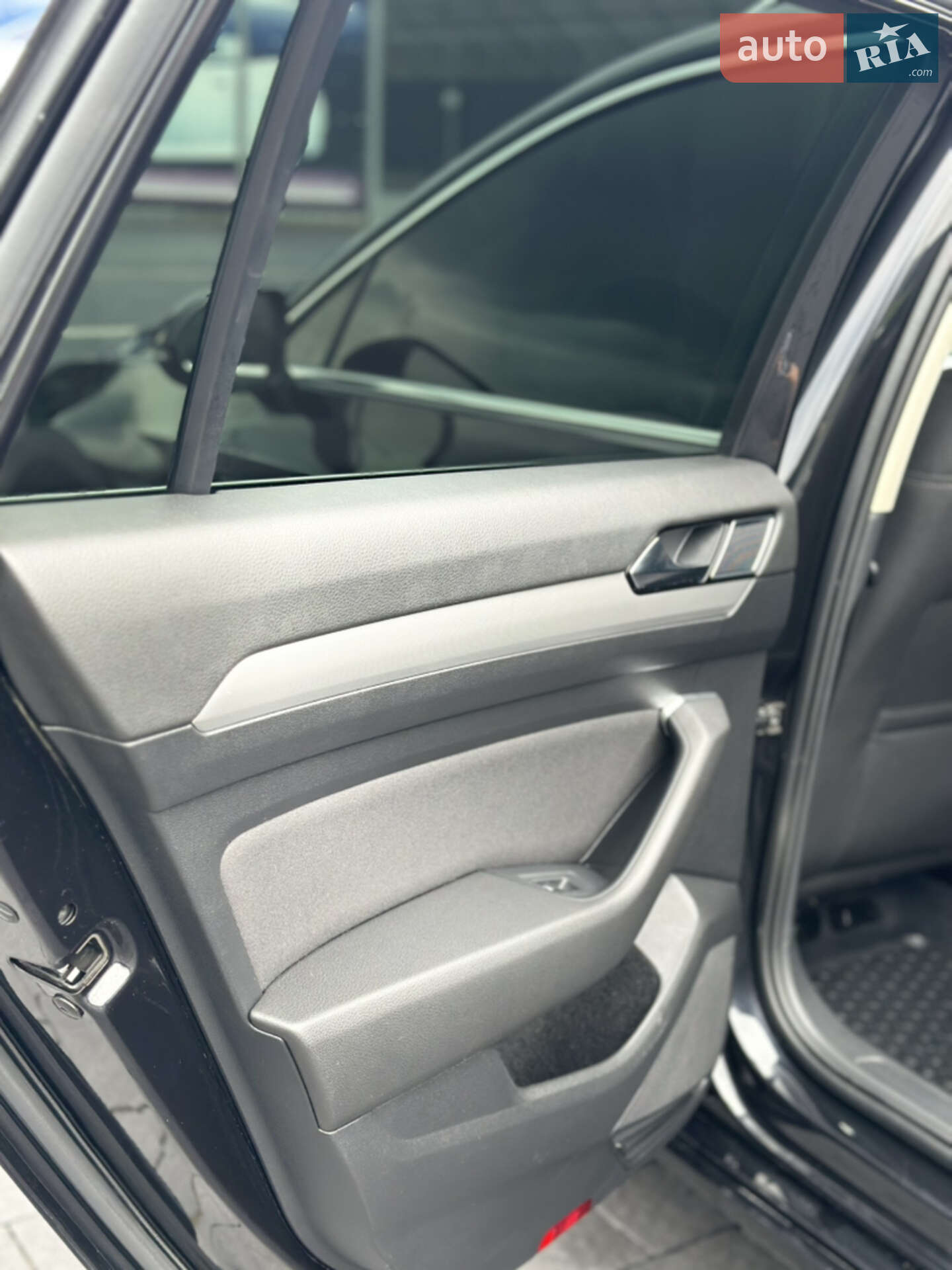 Volkswagen Passat 2016 VIN WVWZZZ3CZHP018766 фото оголошення 4 з 9