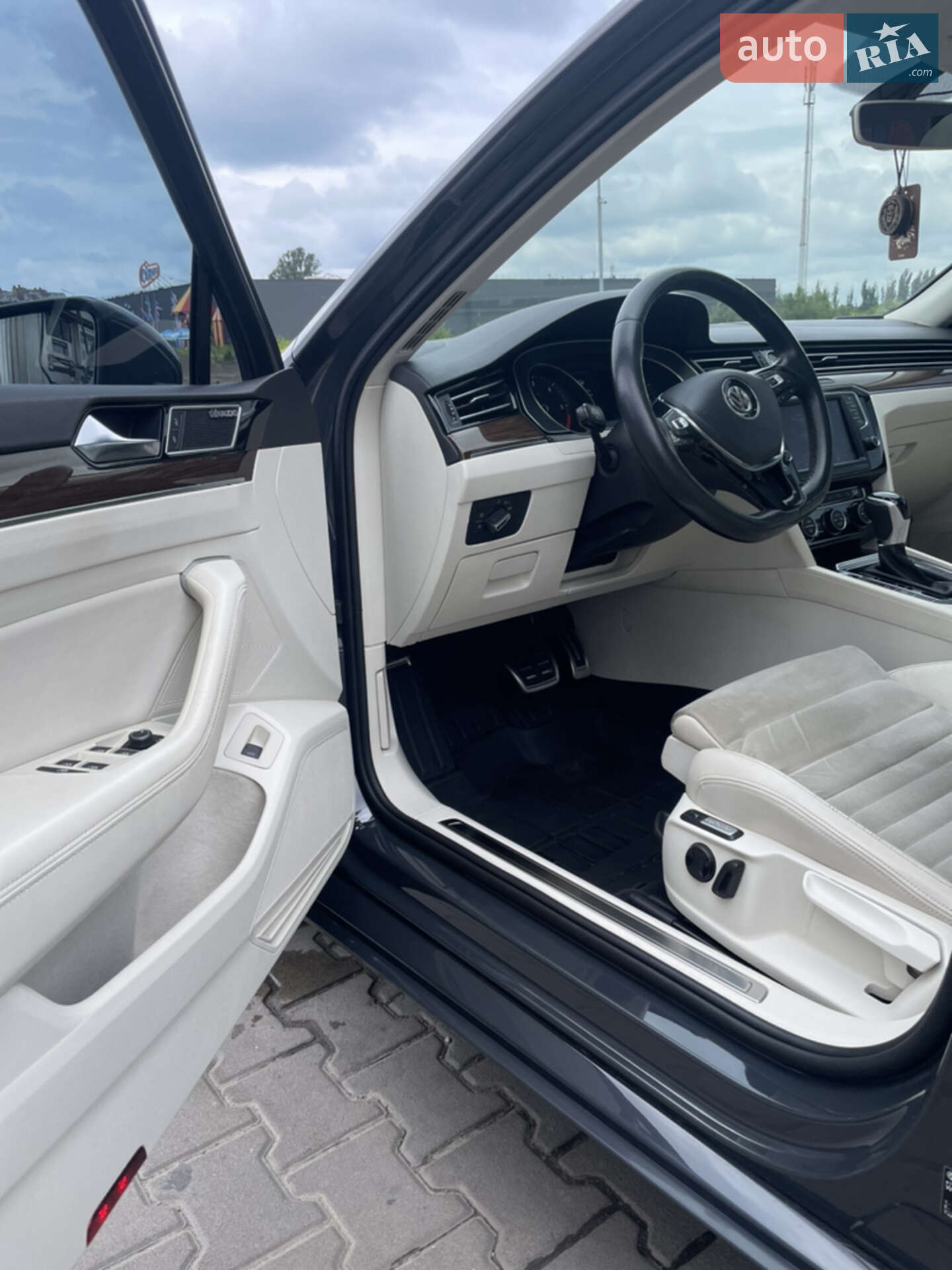 Volkswagen Passat 2015 VIN WVWZZZ3CZGP009050 фото оголошення 48 з 113