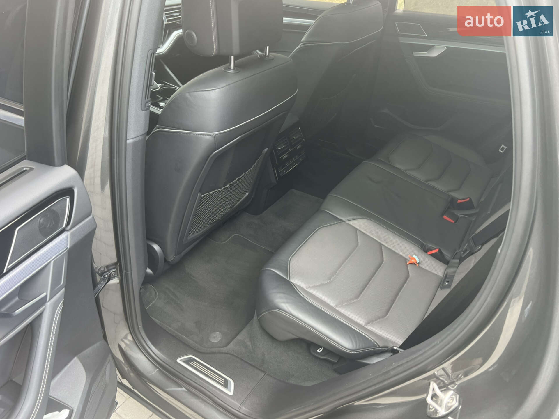 Volkswagen Touareg 2019 VIN WVGZZZCRZKD033753 фото оголошення 8 з 19