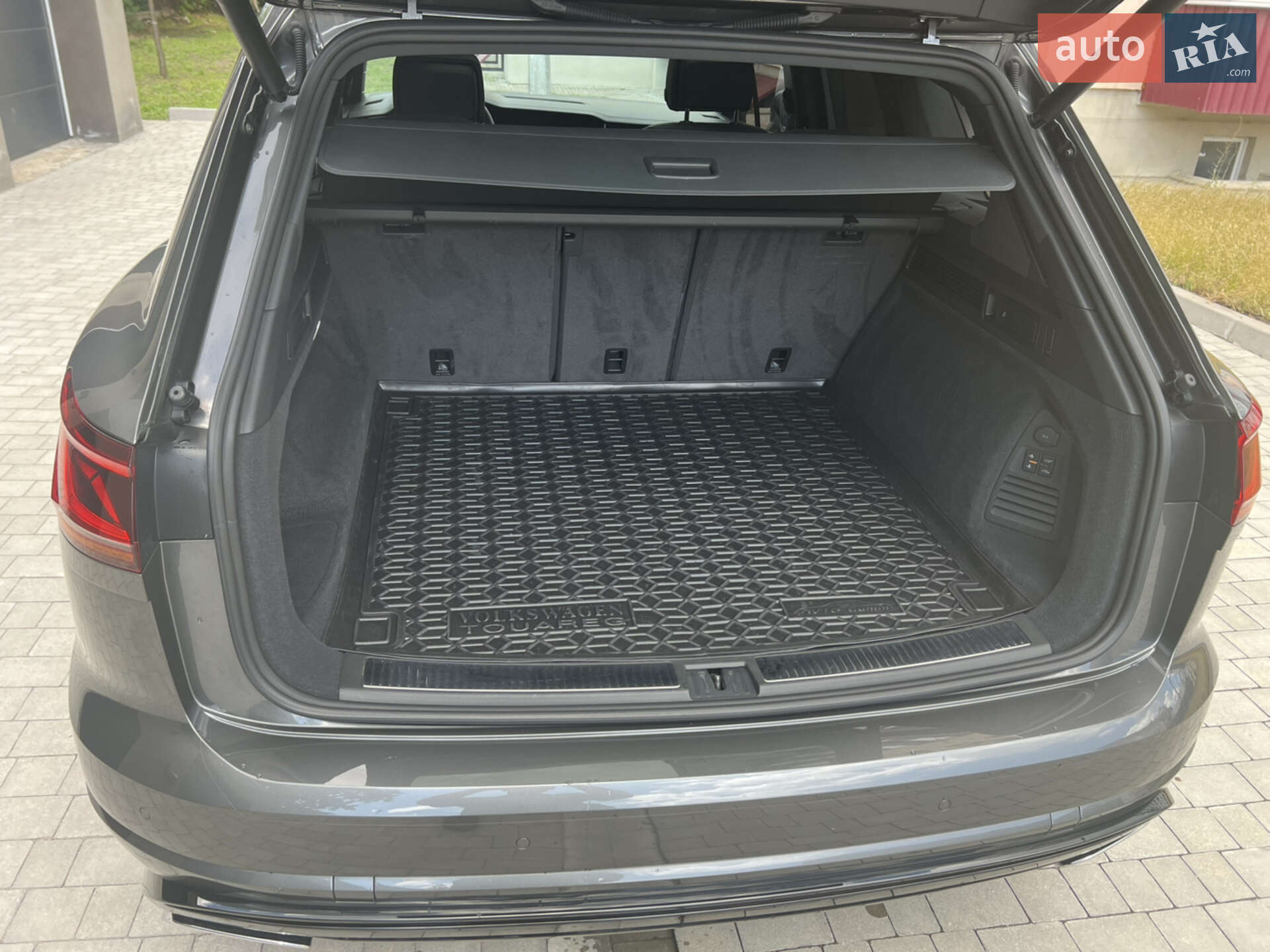 Volkswagen Touareg 2019 VIN WVGZZZCRZKD033753 фото оголошення 10 з 19