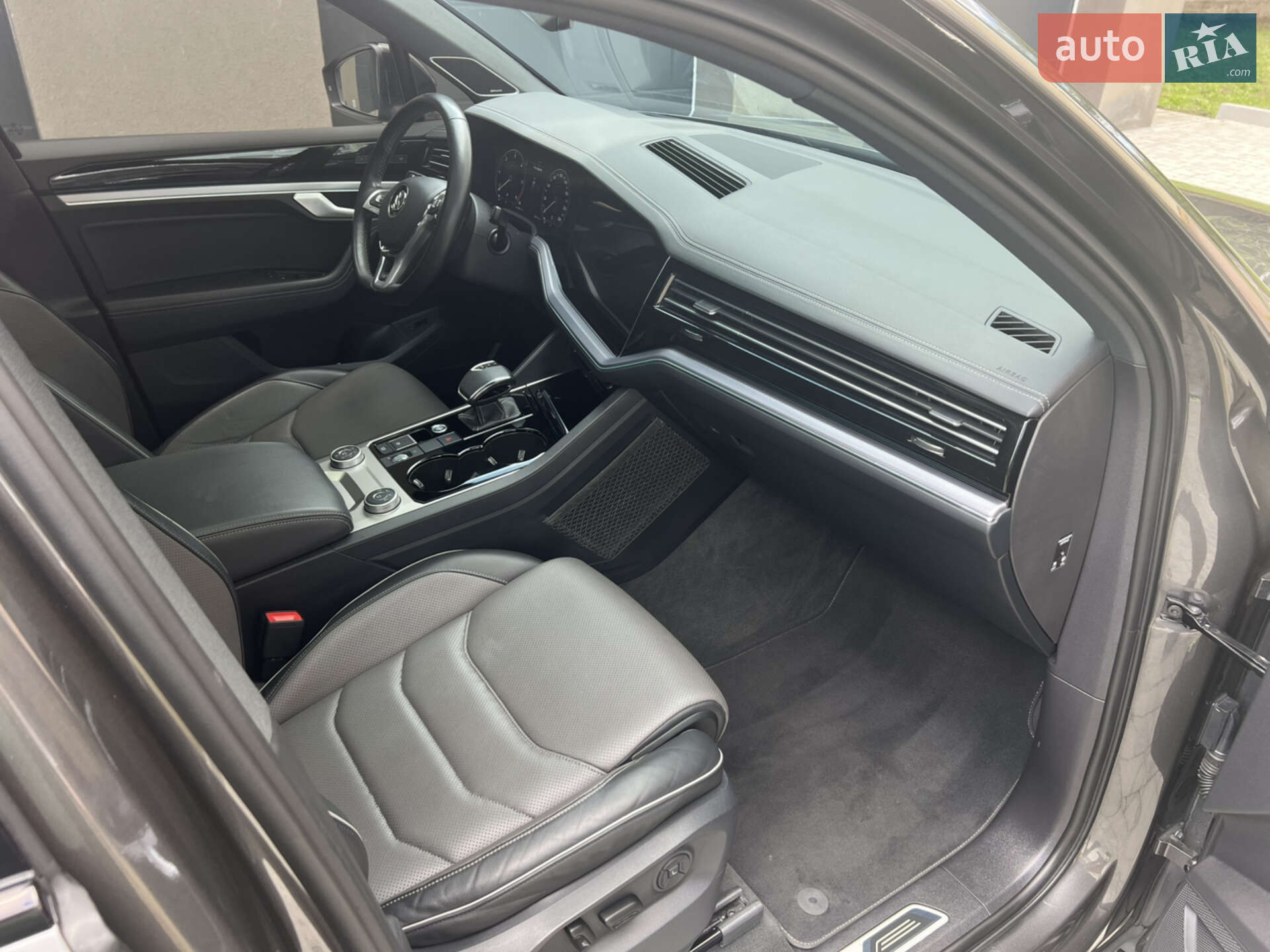 Volkswagen Touareg 2019 VIN WVGZZZCRZKD033753 фото оголошення 13 з 19