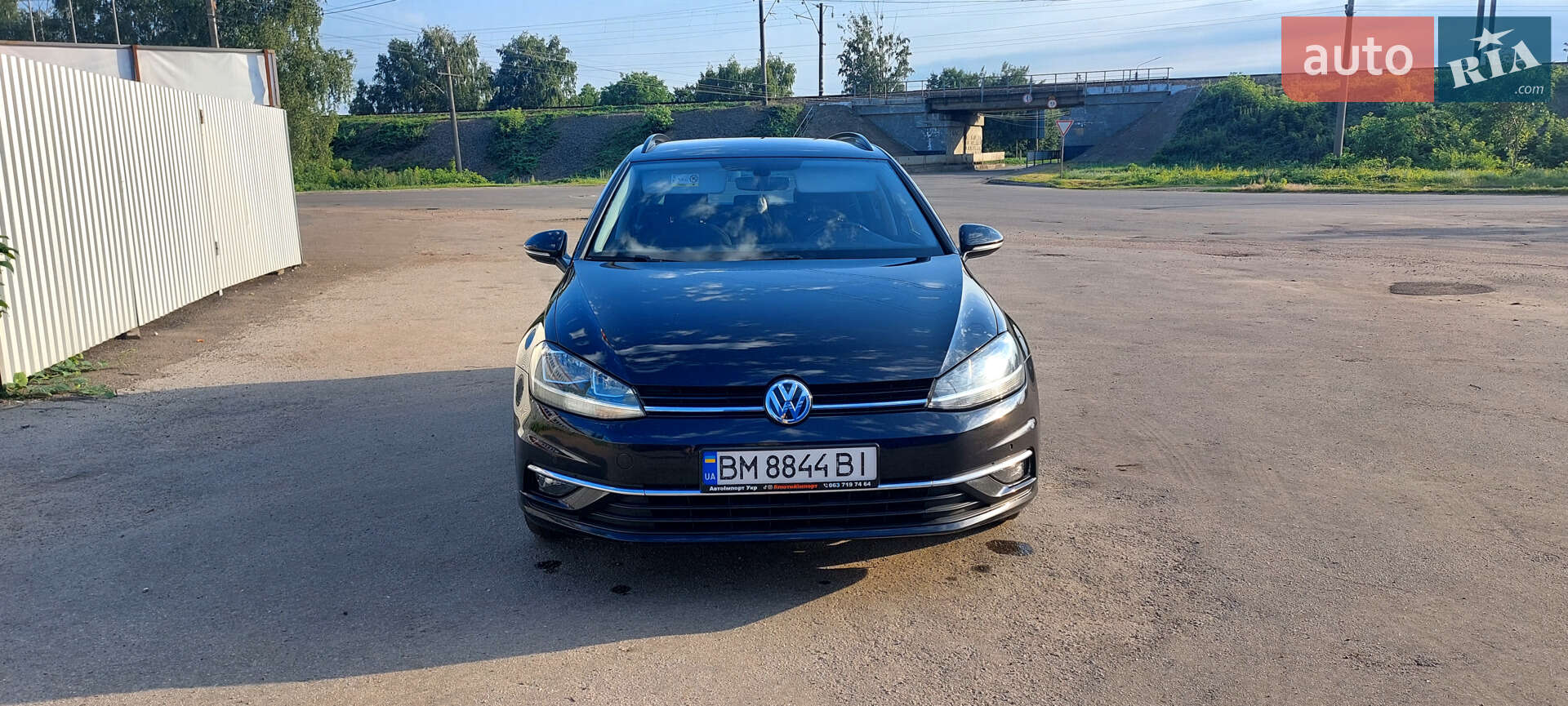 Volkswagen Golf 2017 VIN WVWZZZAUZJP557093 фото оголошення 2 з 40