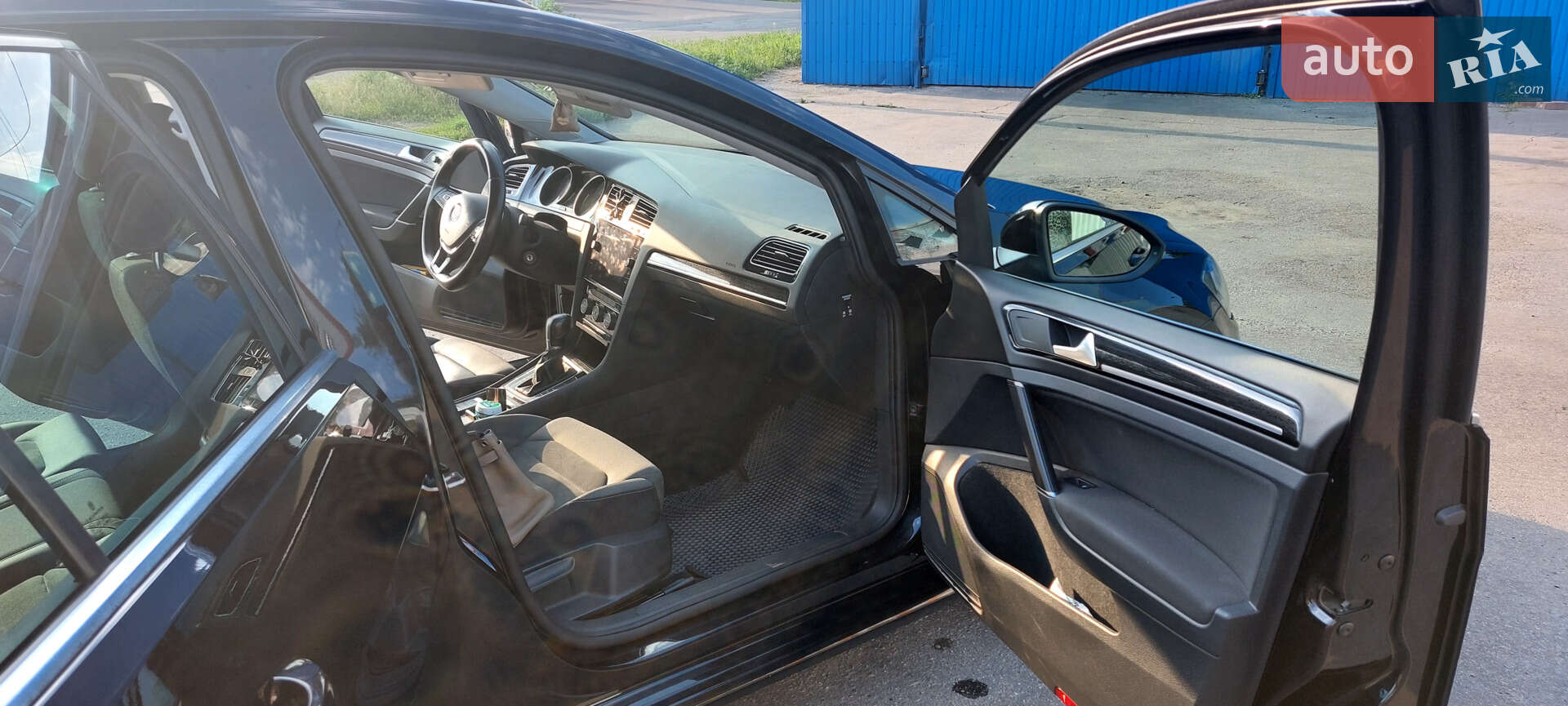 Volkswagen Golf 2017 VIN WVWZZZAUZJP557093 фото оголошення 11 з 40