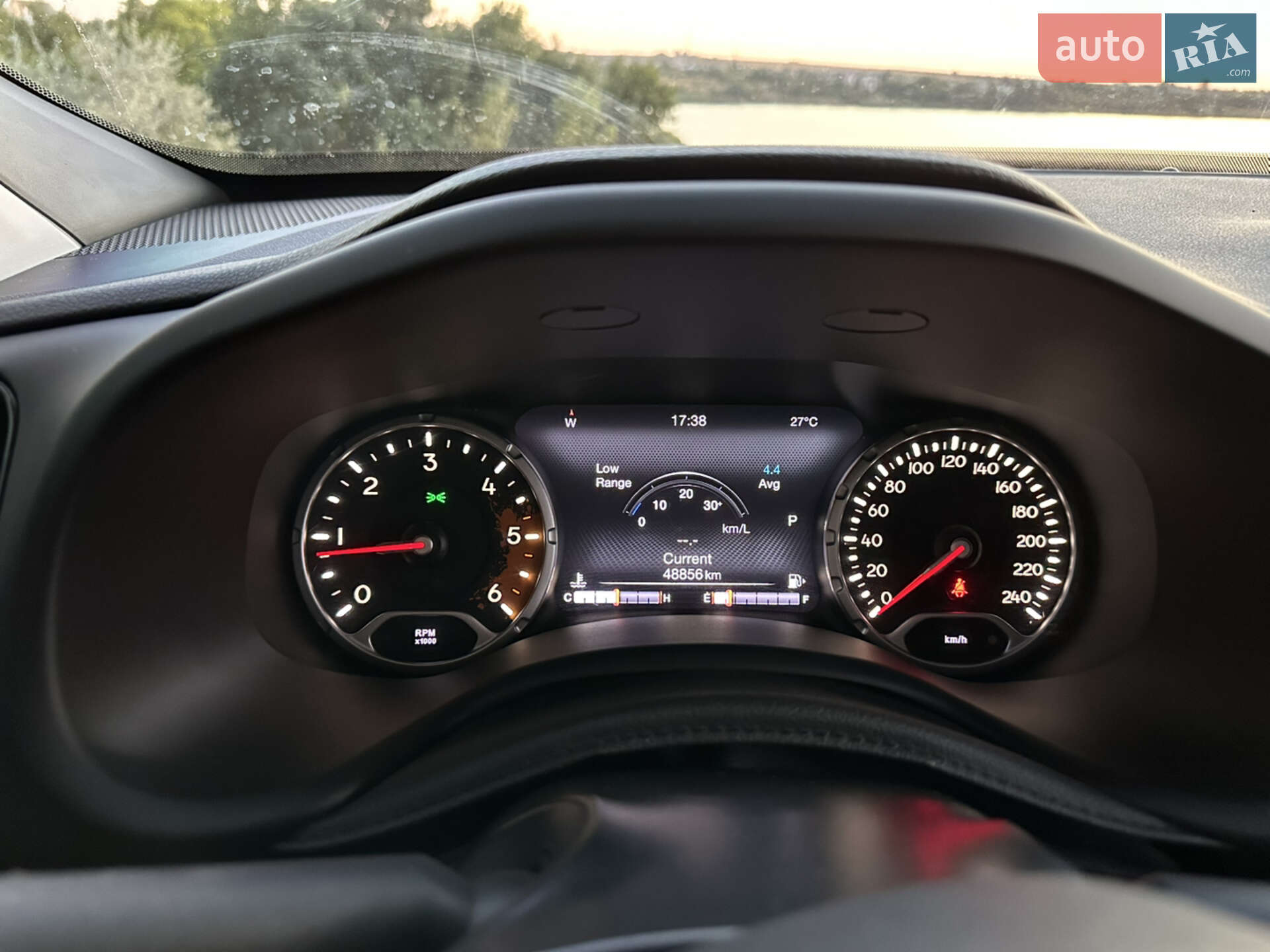 Jeep Renegade 2018 VIN 1C4BU0000JPG82063 фото оголошення 3 з 27
