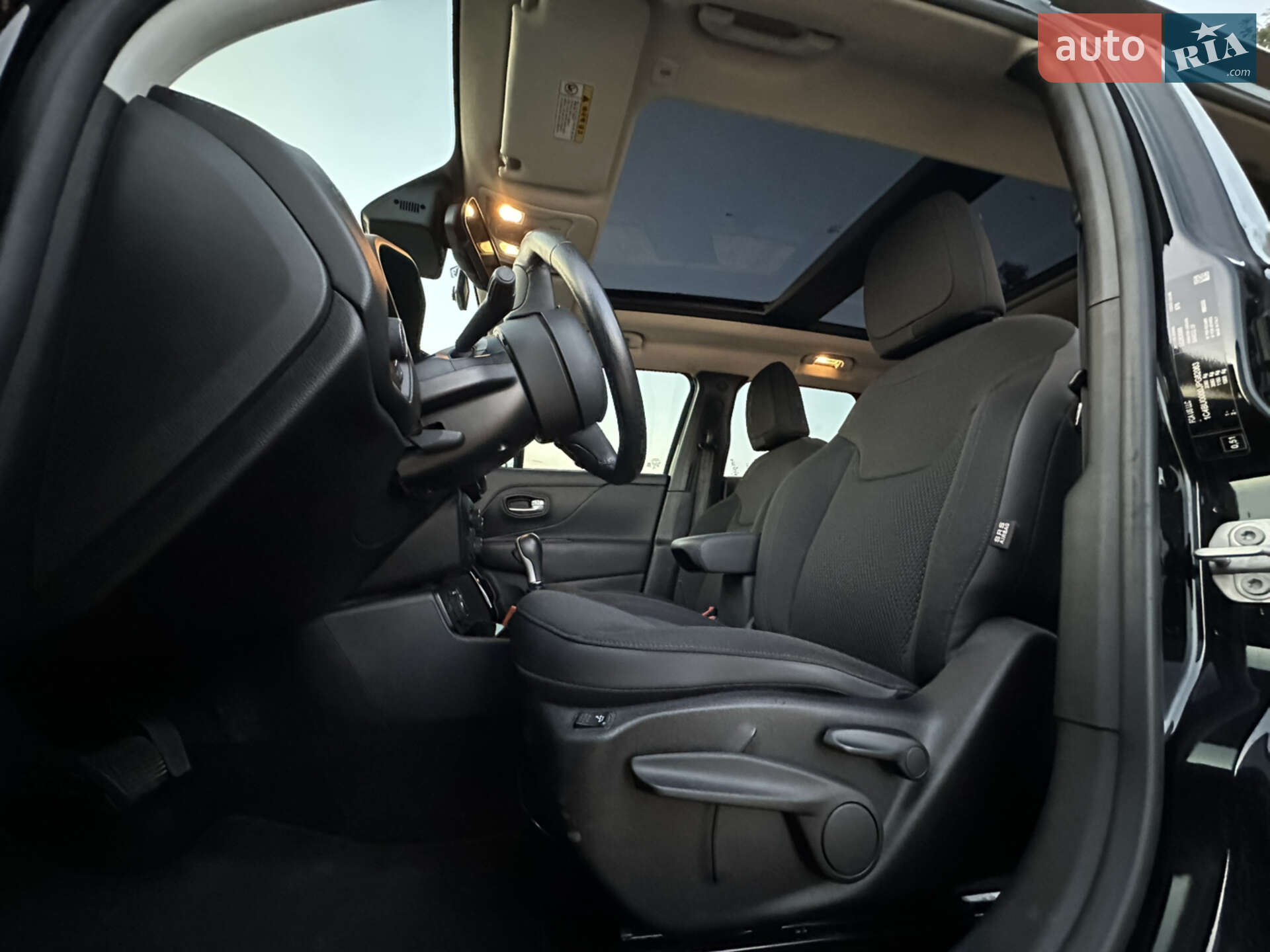 Jeep Renegade 2018 VIN 1C4BU0000JPG82063 фото оголошення 4 з 27