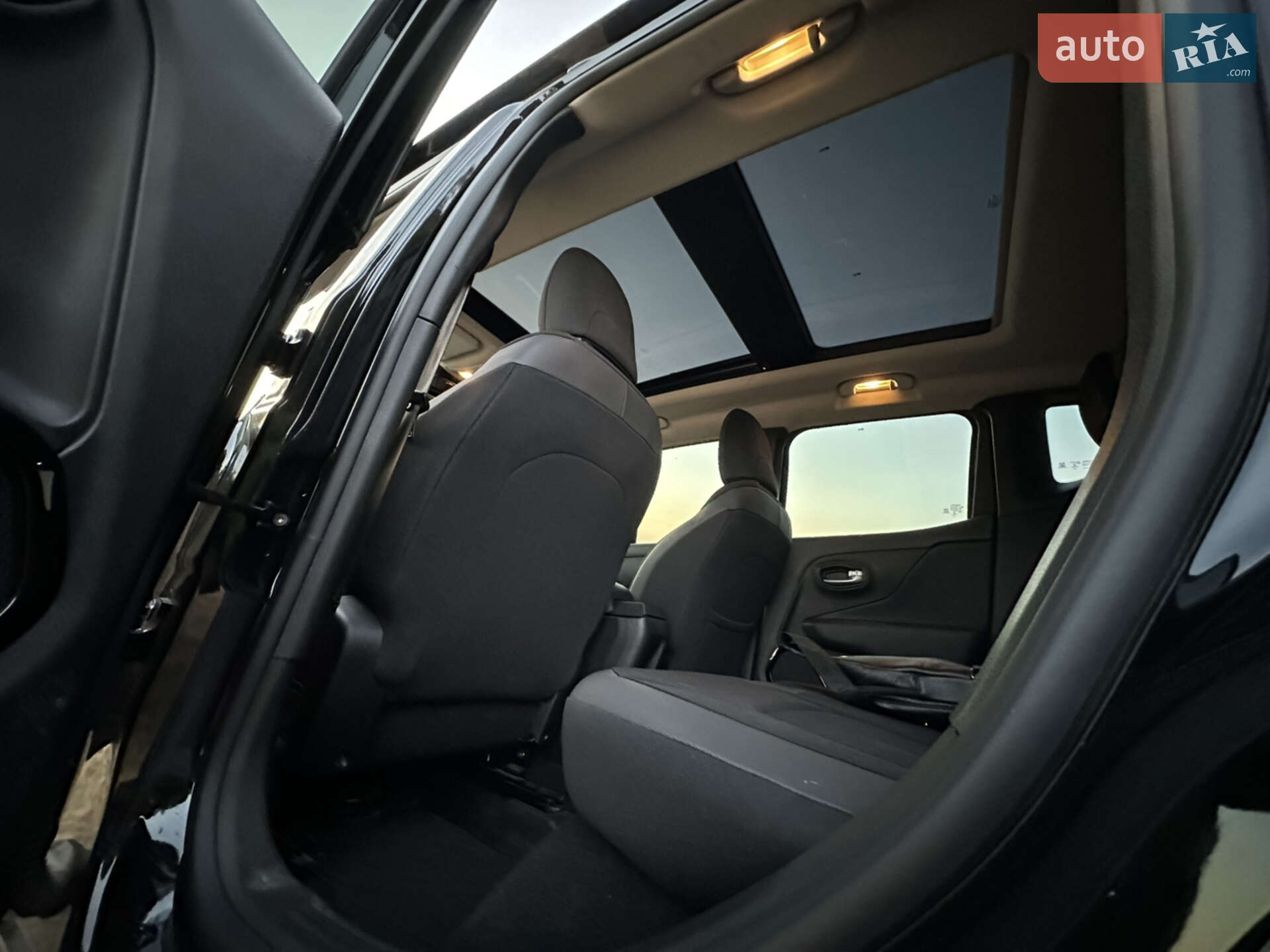Jeep Renegade 2018 VIN 1C4BU0000JPG82063 фото оголошення 5 з 27