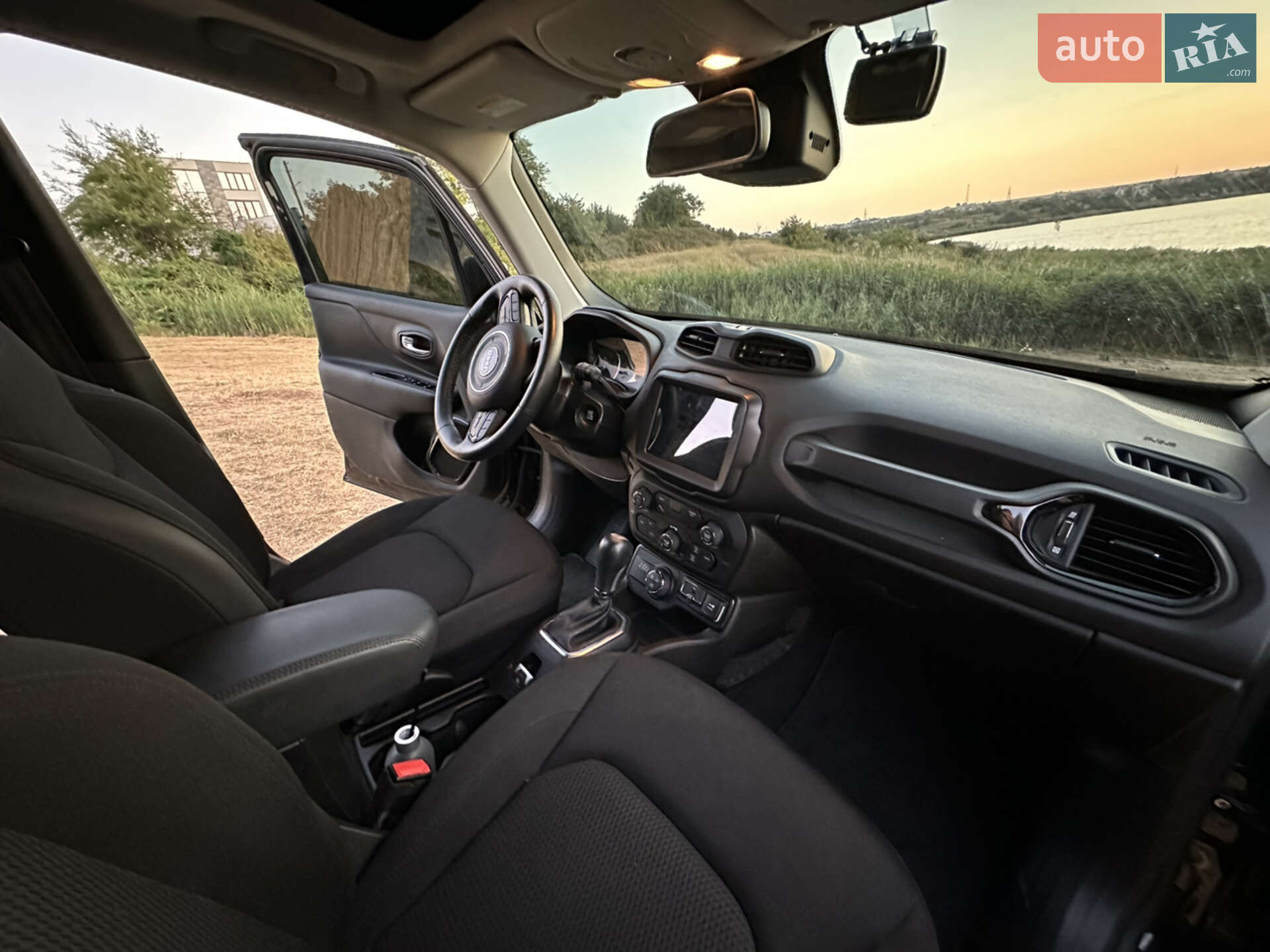 Jeep Renegade 2018 VIN 1C4BU0000JPG82063 фото оголошення 9 з 27