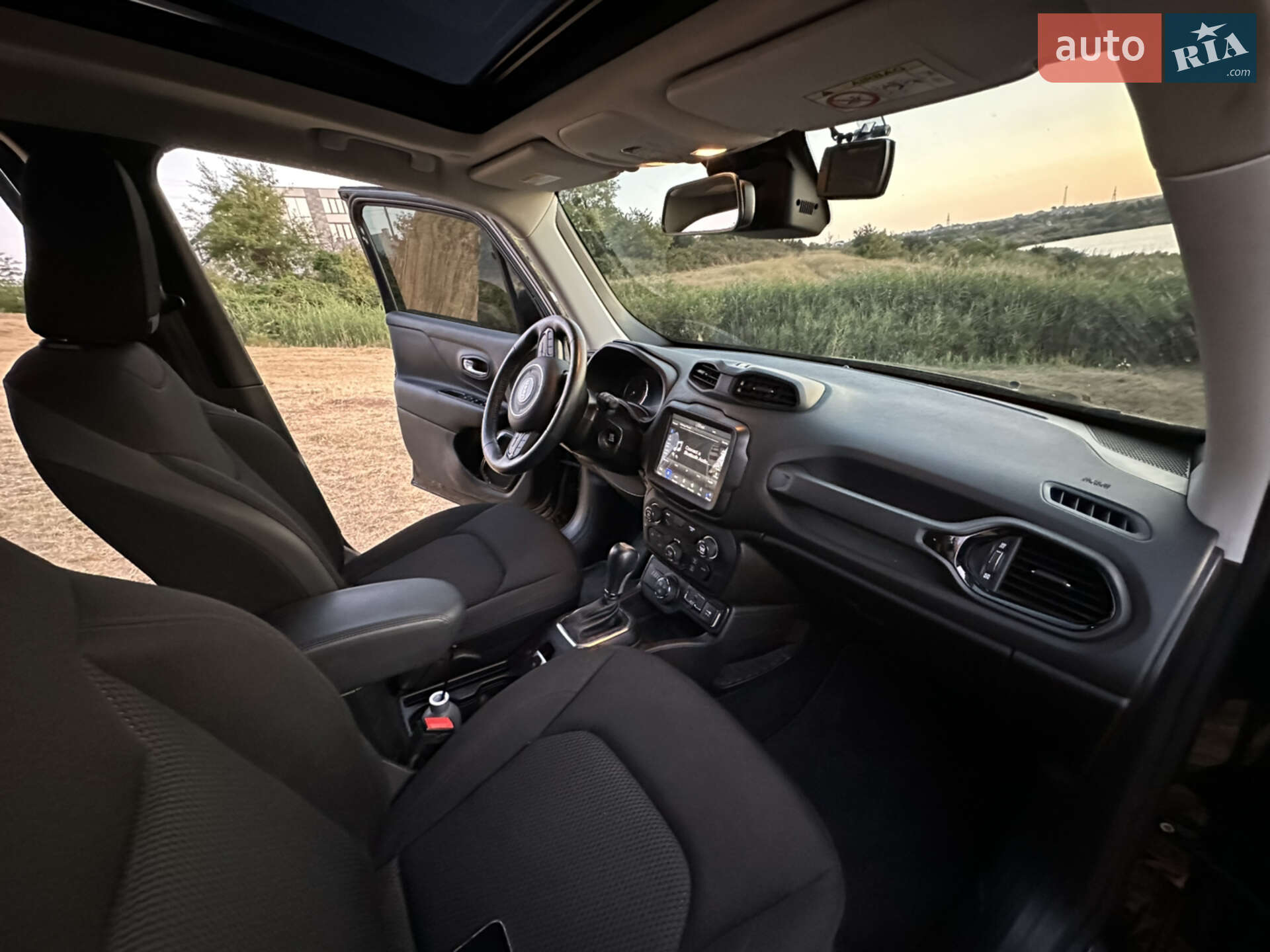 Jeep Renegade 2018 VIN 1C4BU0000JPG82063 фото оголошення 10 з 27