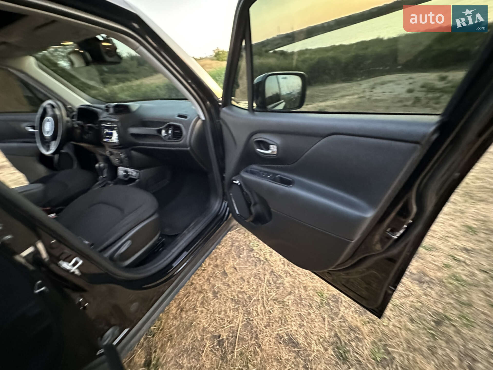 Jeep Renegade 2018 VIN 1C4BU0000JPG82063 фото оголошення 11 з 27